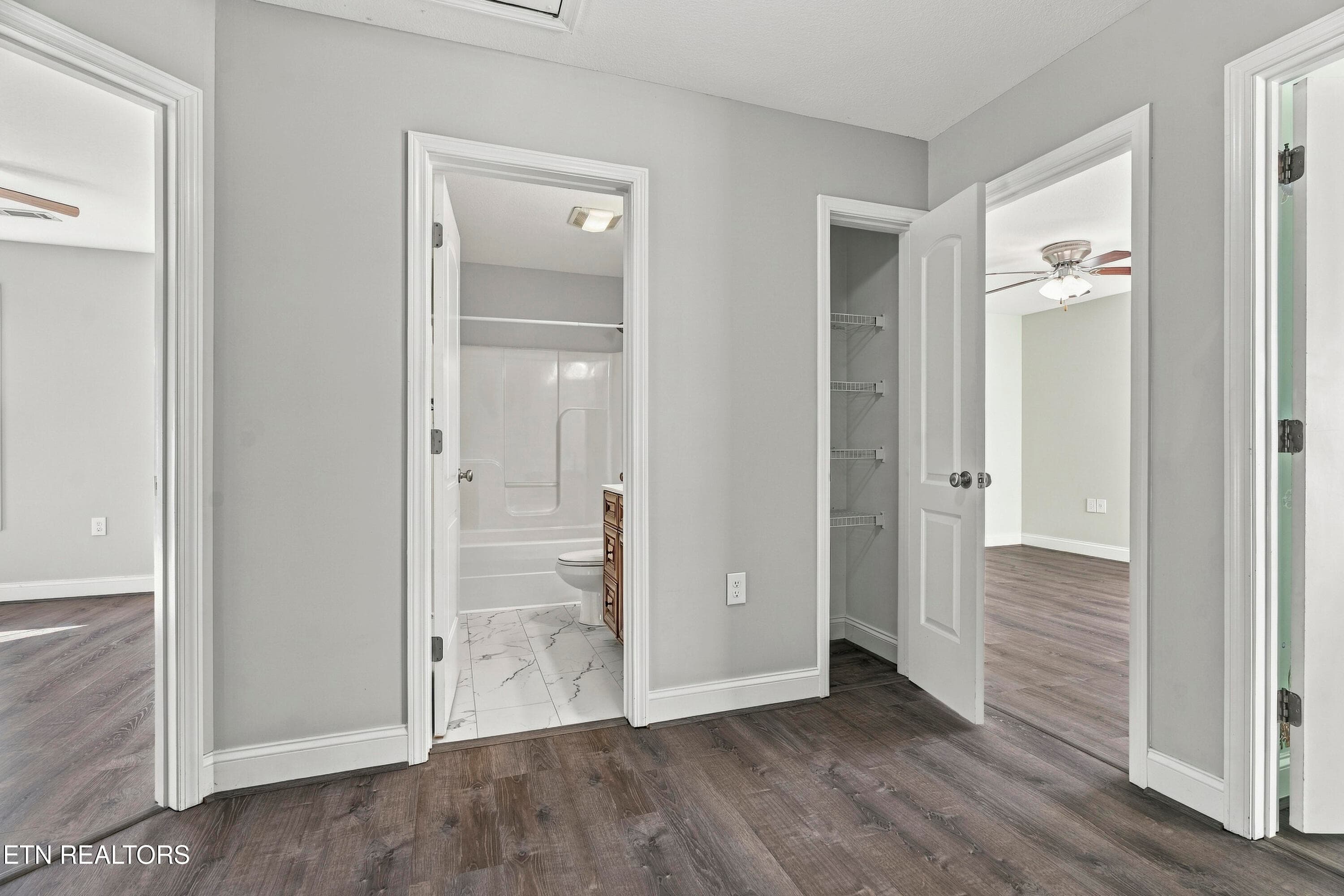 Upstairs landing - 4022 Mountain Vista Rd, Knoxville, TN 37931, Knoxville