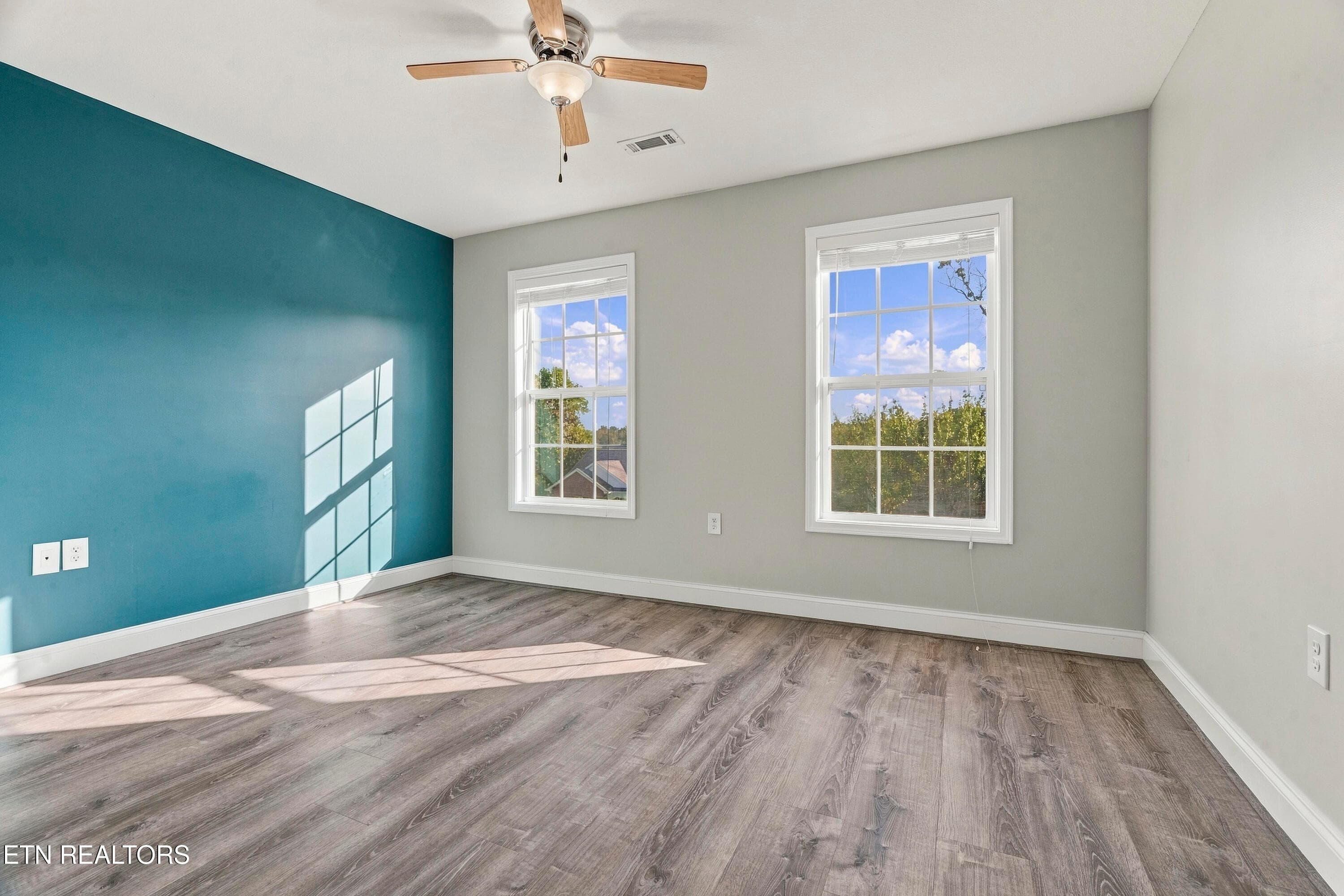 Upstairs guest room 1 - 4022 Mountain Vista Rd, Knoxville, TN 37931, Knoxville