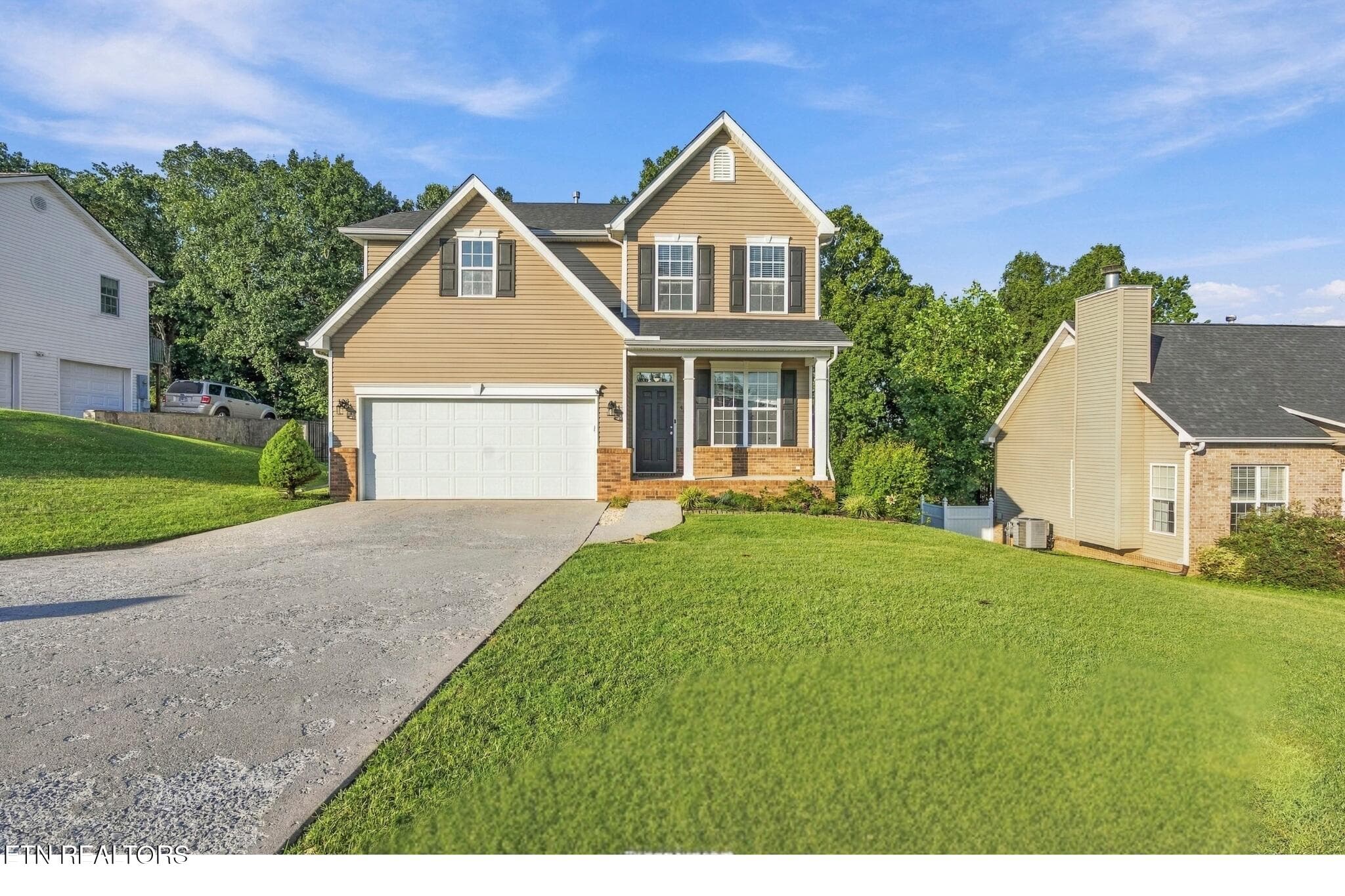 Large lot & space between homes - 4022 Mountain Vista Rd, Knoxville, TN 37931, Knoxville