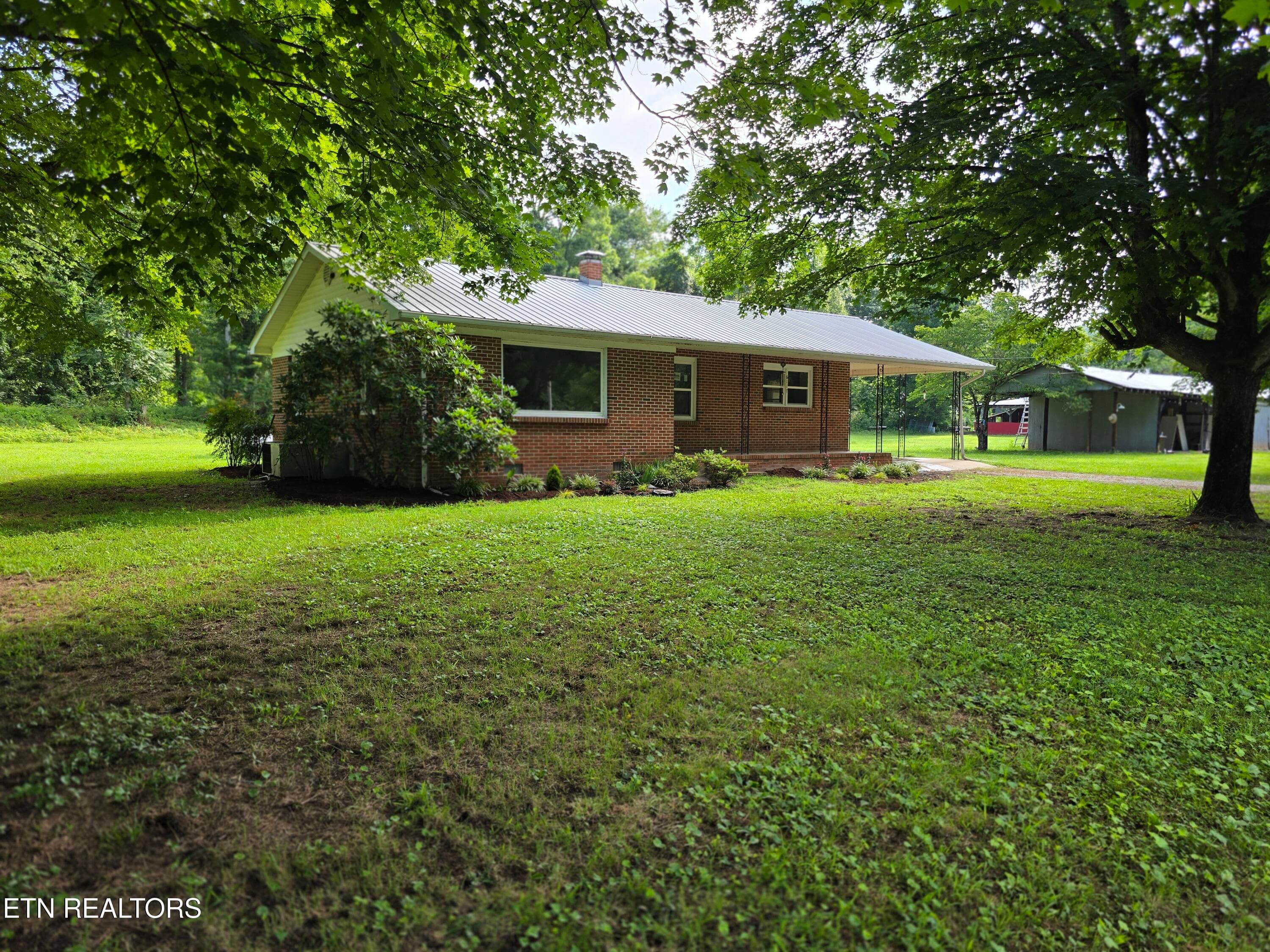 6117 Hills Creek Rd, McMinnville, TN 37110