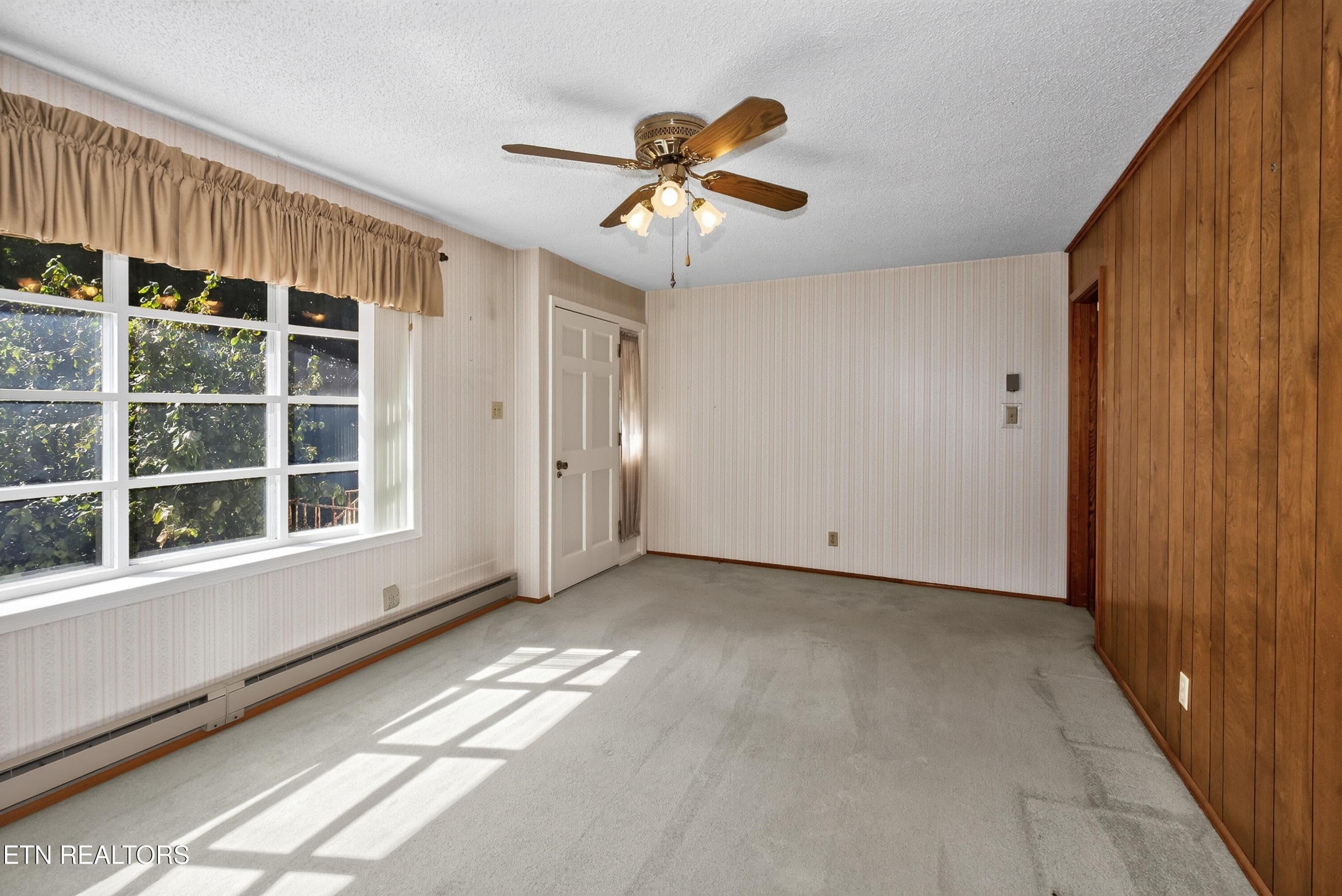 Living Room - 12401 Buttermilk Rd, Knoxville, TN 37932, Knoxville