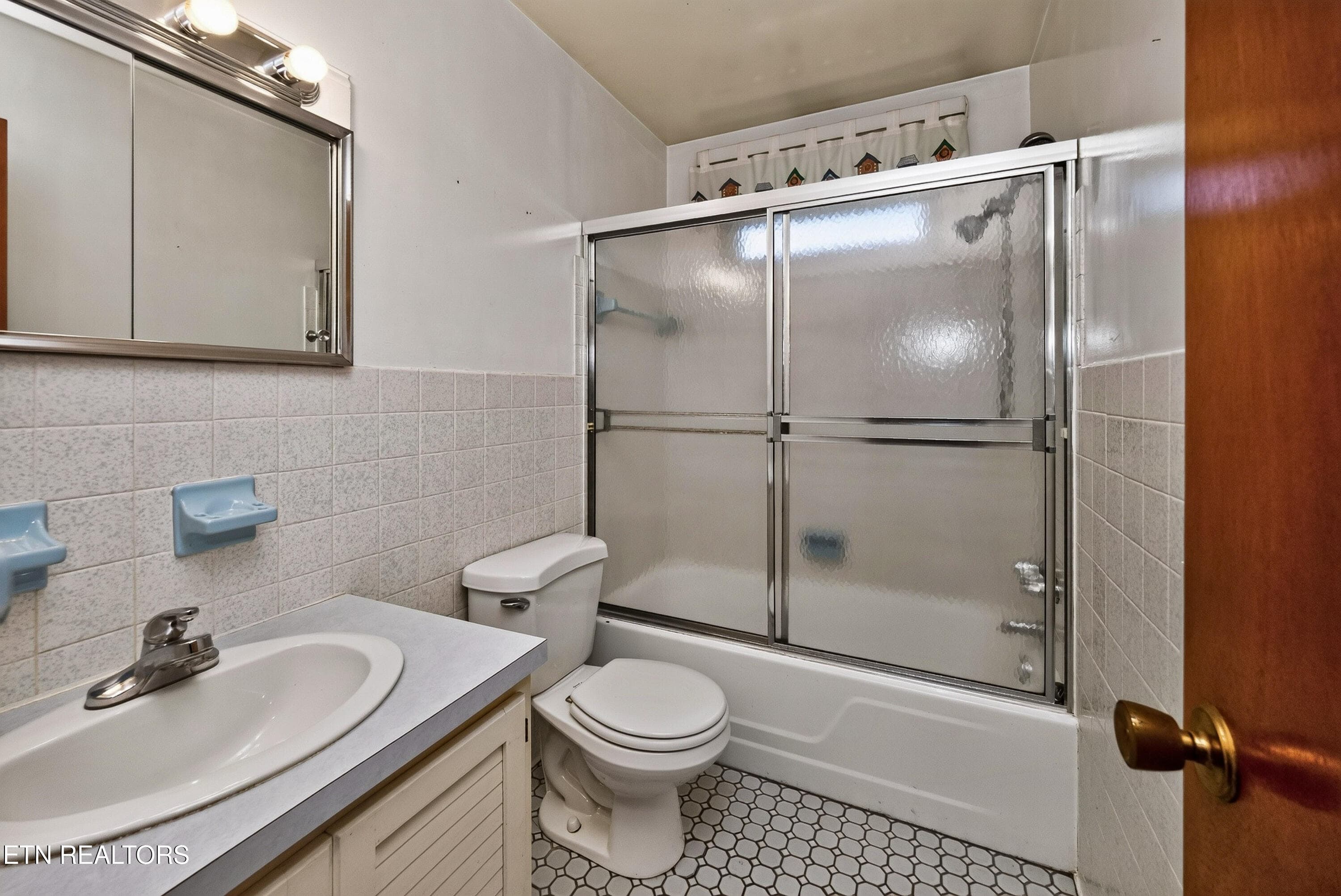 Hall Full Bathroom - 12401 Buttermilk Rd, Knoxville, TN 37932, Knoxville