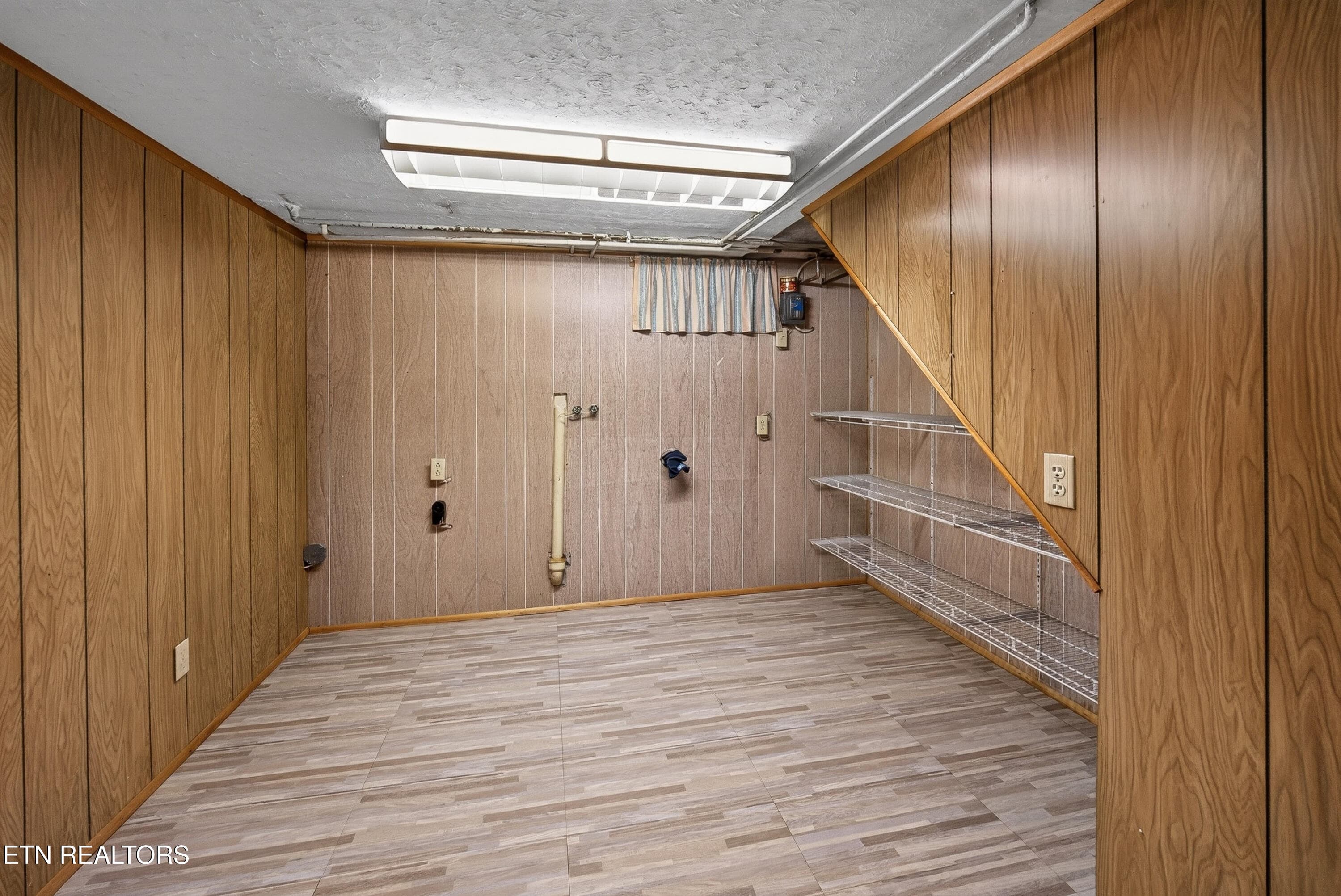 Laundry room - 12401 Buttermilk Rd, Knoxville, TN 37932, Knoxville