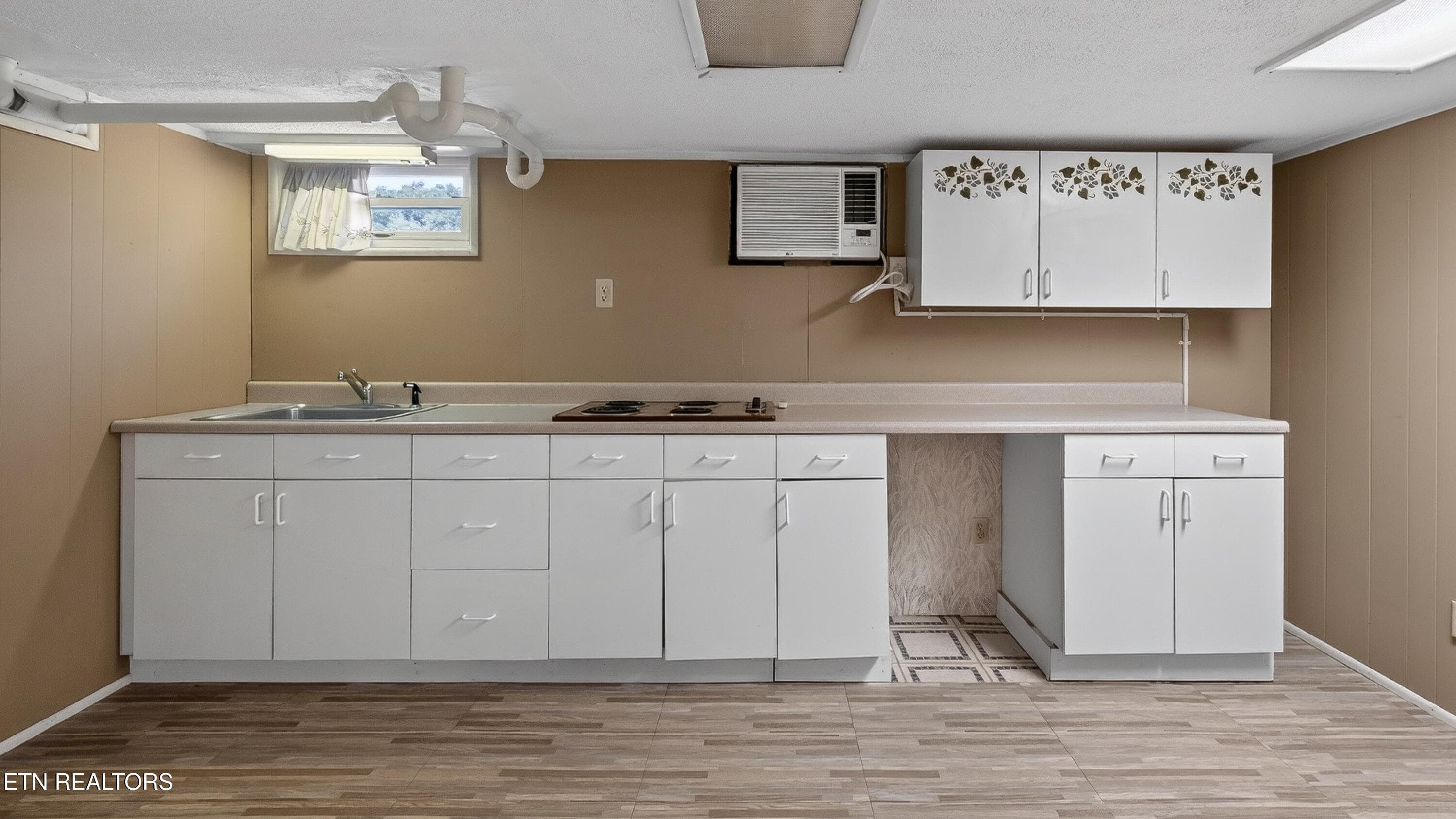 Kitchenette - 12401 Buttermilk Rd, Knoxville, TN 37932, Knoxville