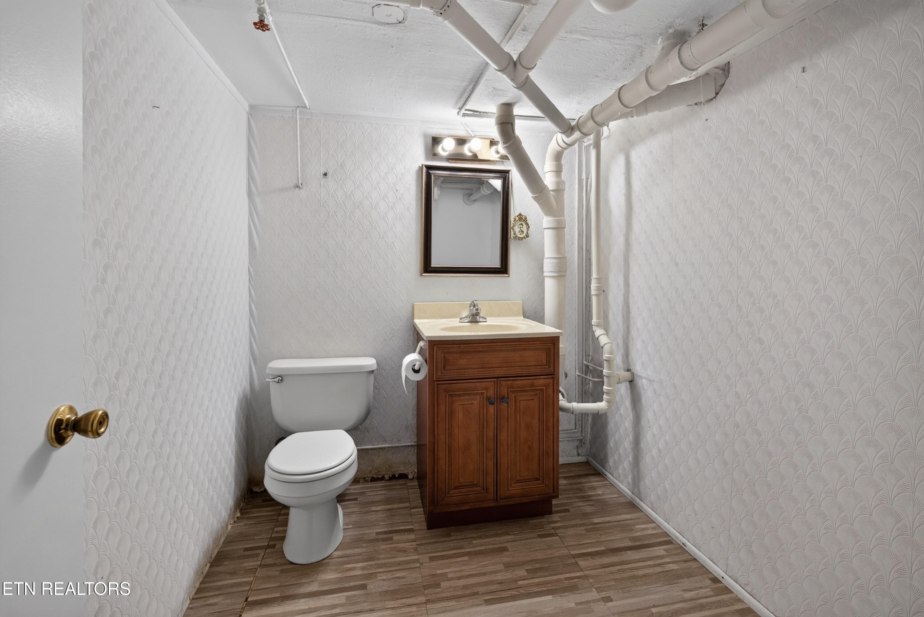 Half Bath - 12401 Buttermilk Rd, Knoxville, TN 37932, Knoxville