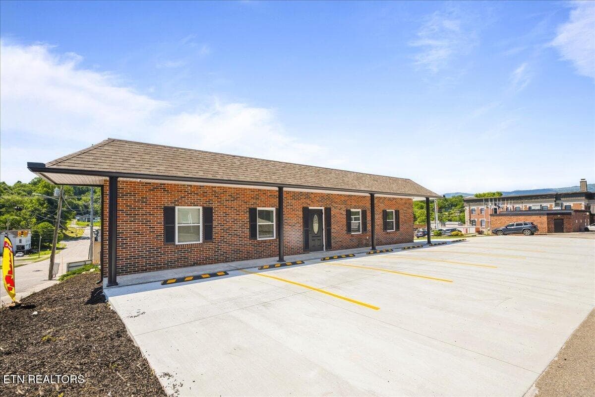 42-105 Church Alley - 105 Church Alley A, Jacksboro, TN 37757, Jacksboro