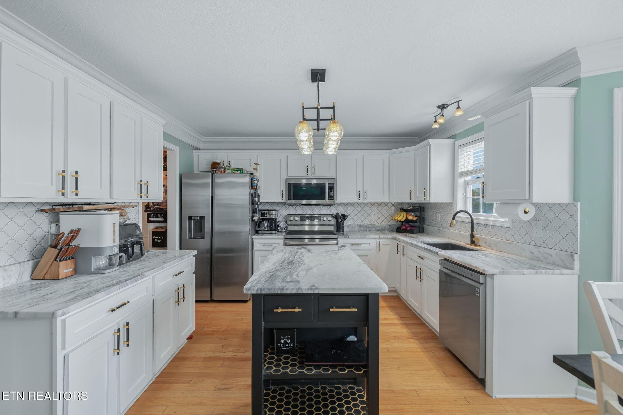 Stainless Steel Appliances - 2135 Cedargreens Rd, Knoxville, TN 37924, Knoxville