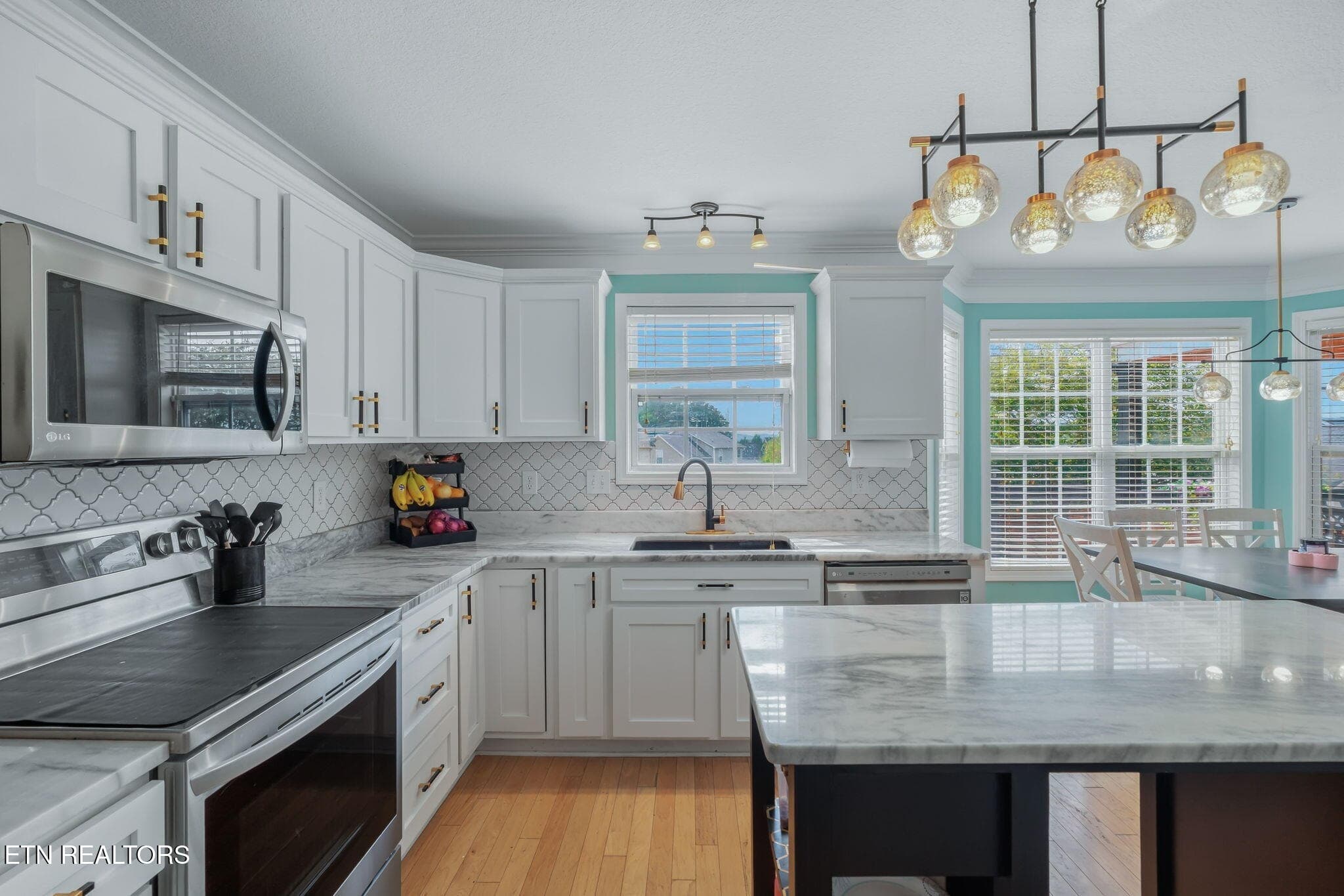 Kitchen Island - 2135 Cedargreens Rd, Knoxville, TN 37924, Knoxville
