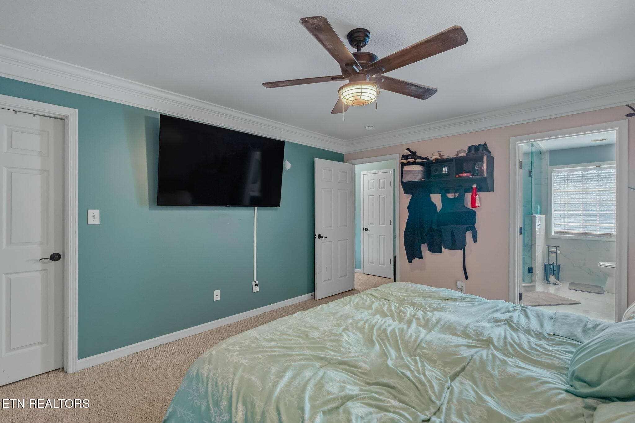 Walk-in Closet - 2135 Cedargreens Rd, Knoxville, TN 37924, Knoxville