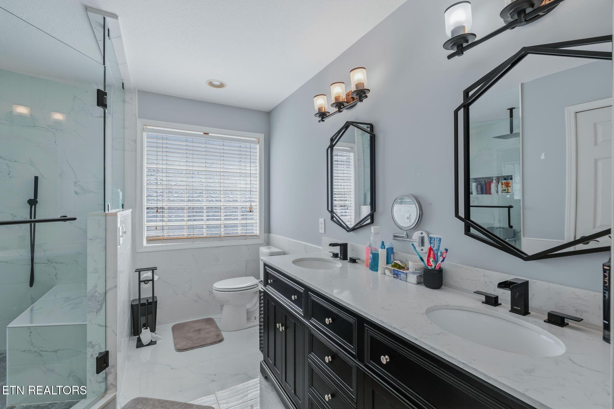 Master Bath - 2135 Cedargreens Rd, Knoxville, TN 37924, Knoxville