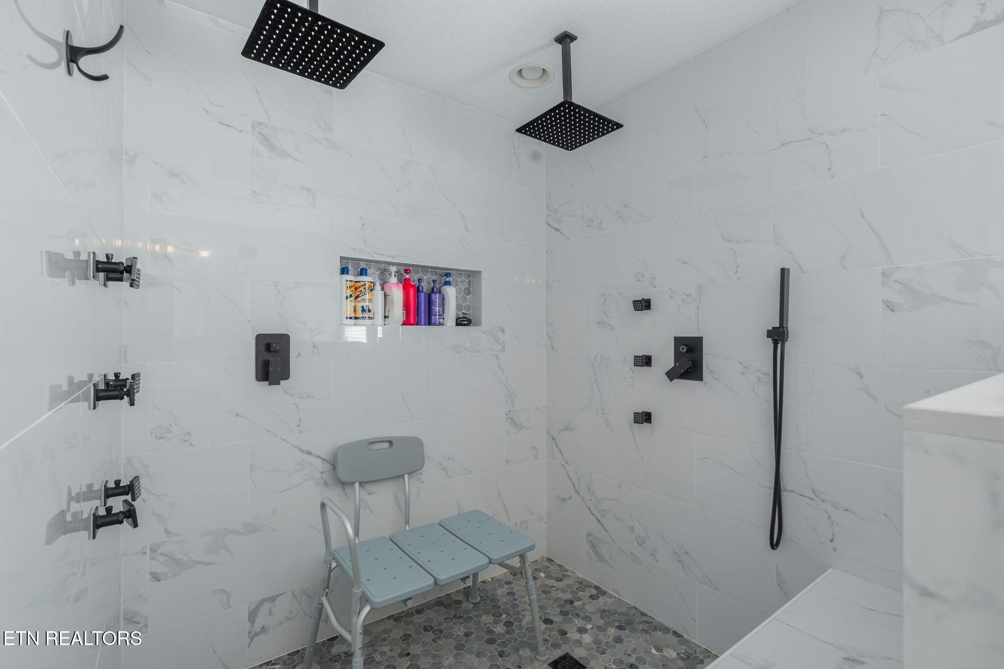 Master Shower - 2135 Cedargreens Rd, Knoxville, TN 37924, Knoxville