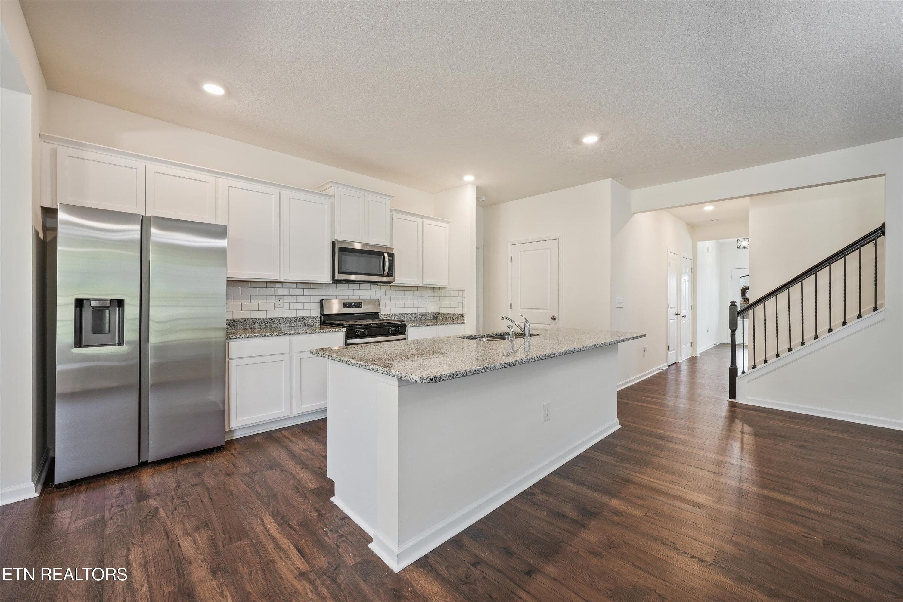 Kitchen Island Seats Up to 5 - 6341 Night Time Drive, Knoxville, TN 37931, Knoxville