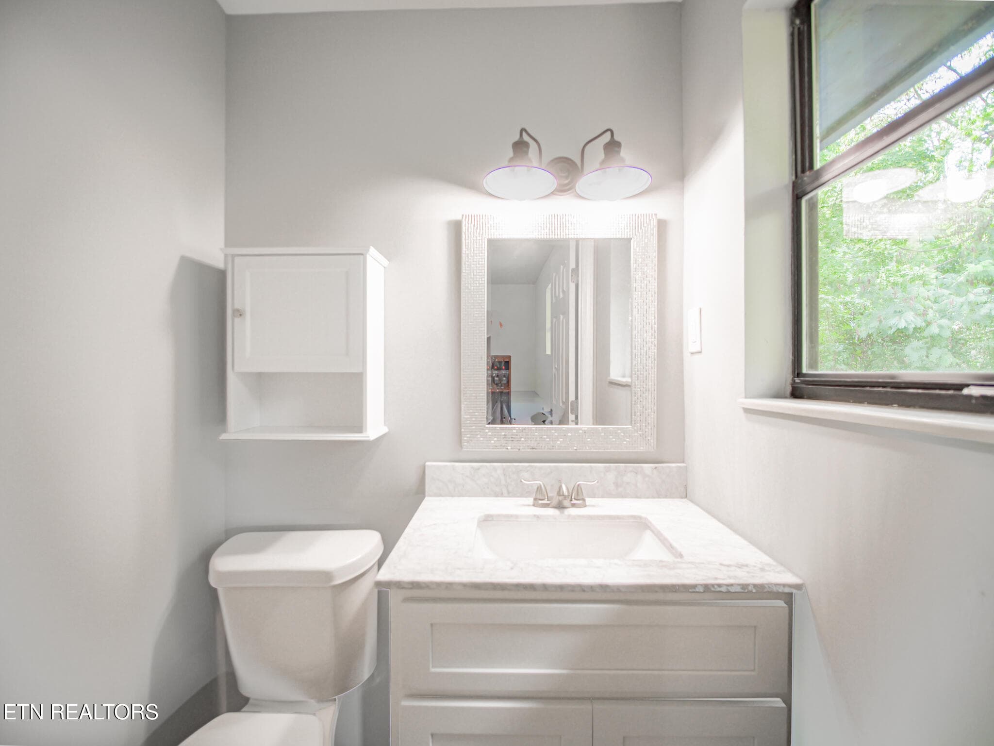 Ensuite - 3001 Walmar Drive, Knoxville, TN 37920, Knoxville