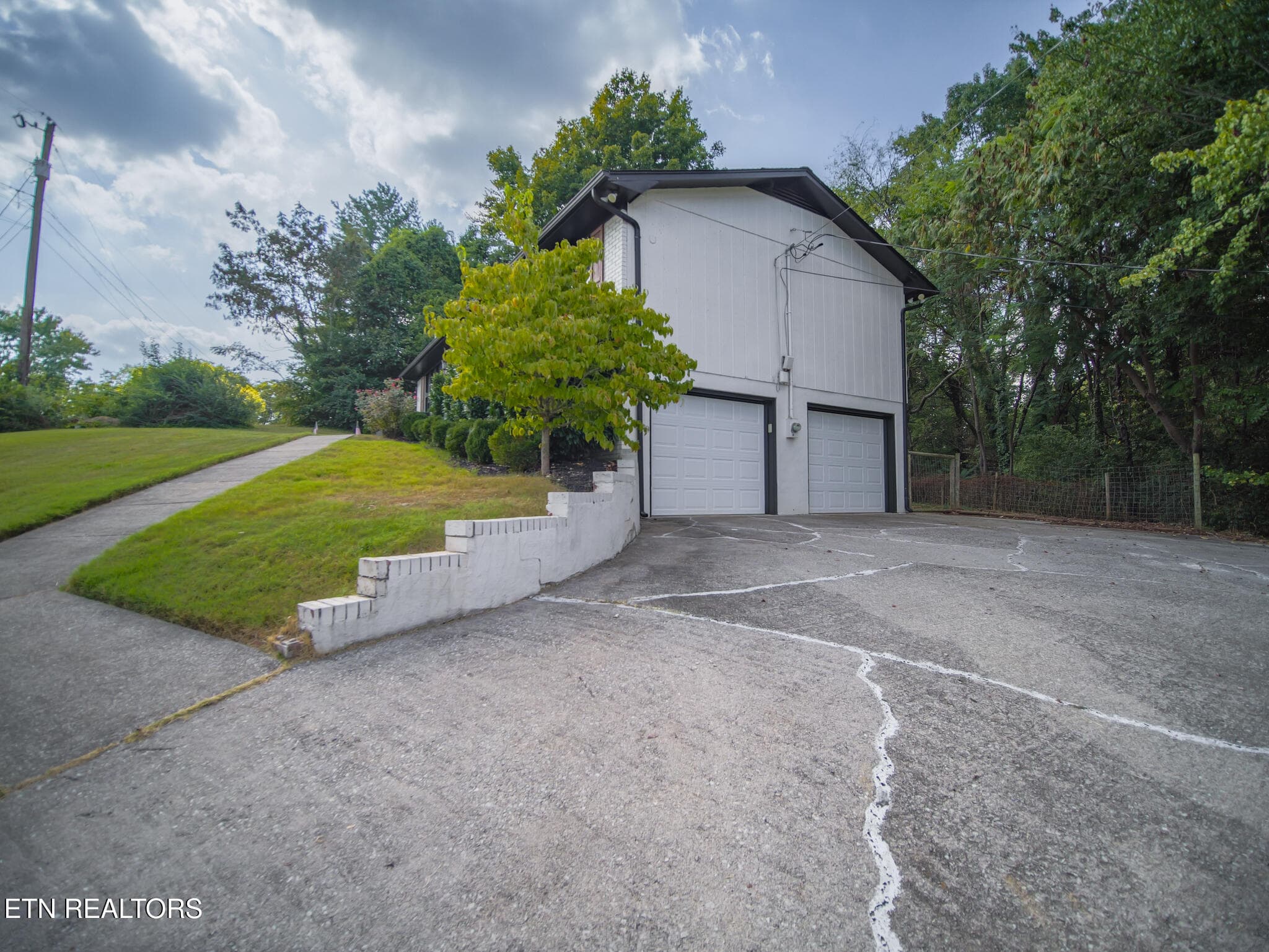 Garage - 3001 Walmar Drive, Knoxville, TN 37920, Knoxville