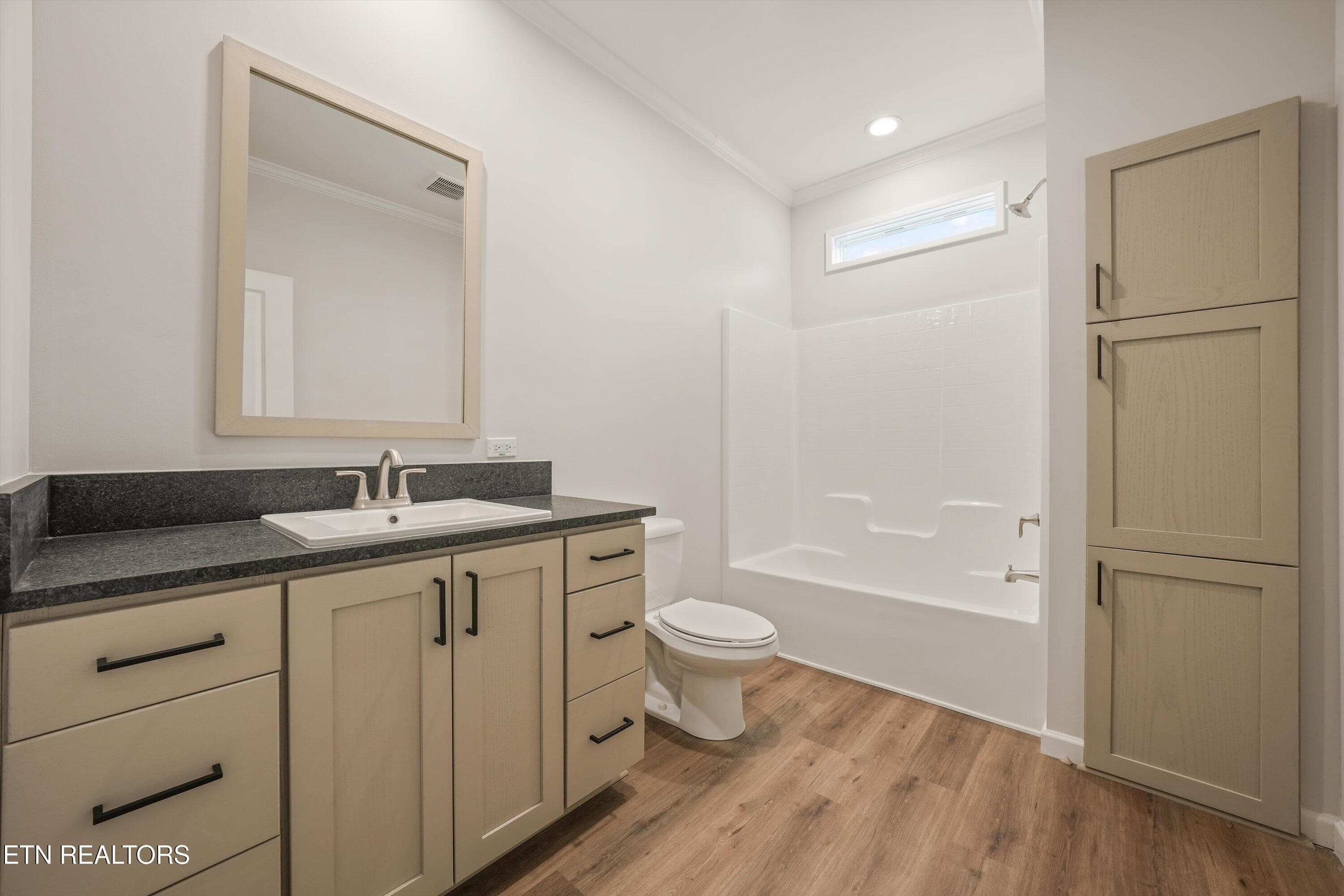 Full Bath 2 - 7622 Sycamore Breeze Rd, Knoxville, TN 37920, Knoxville