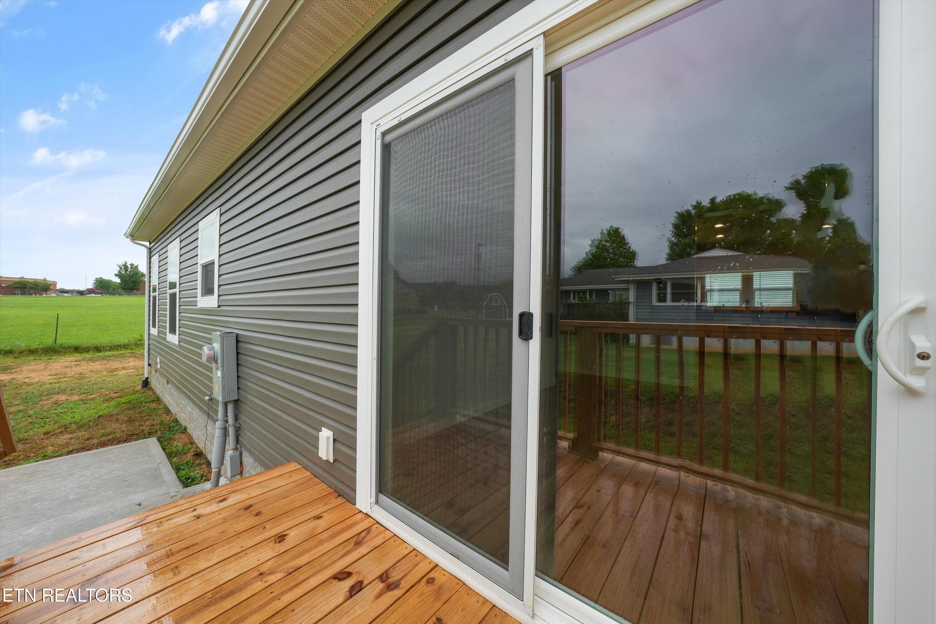 Side Porch - 7622 Sycamore Breeze Rd, Knoxville, TN 37920, Knoxville