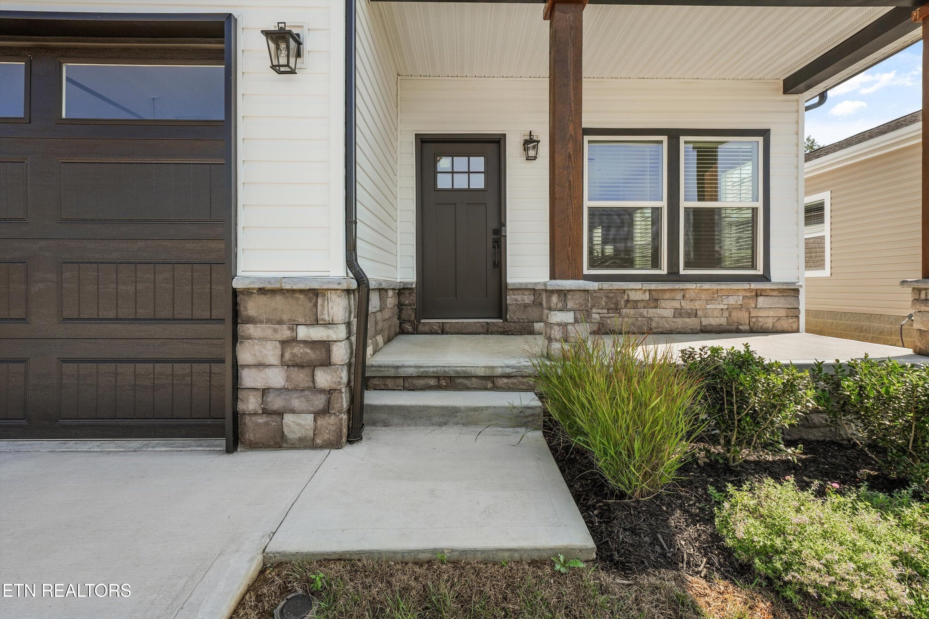 Front Porch - 7628 Sycamore Breeze Rd, Knoxville, TN 37920, Knoxville