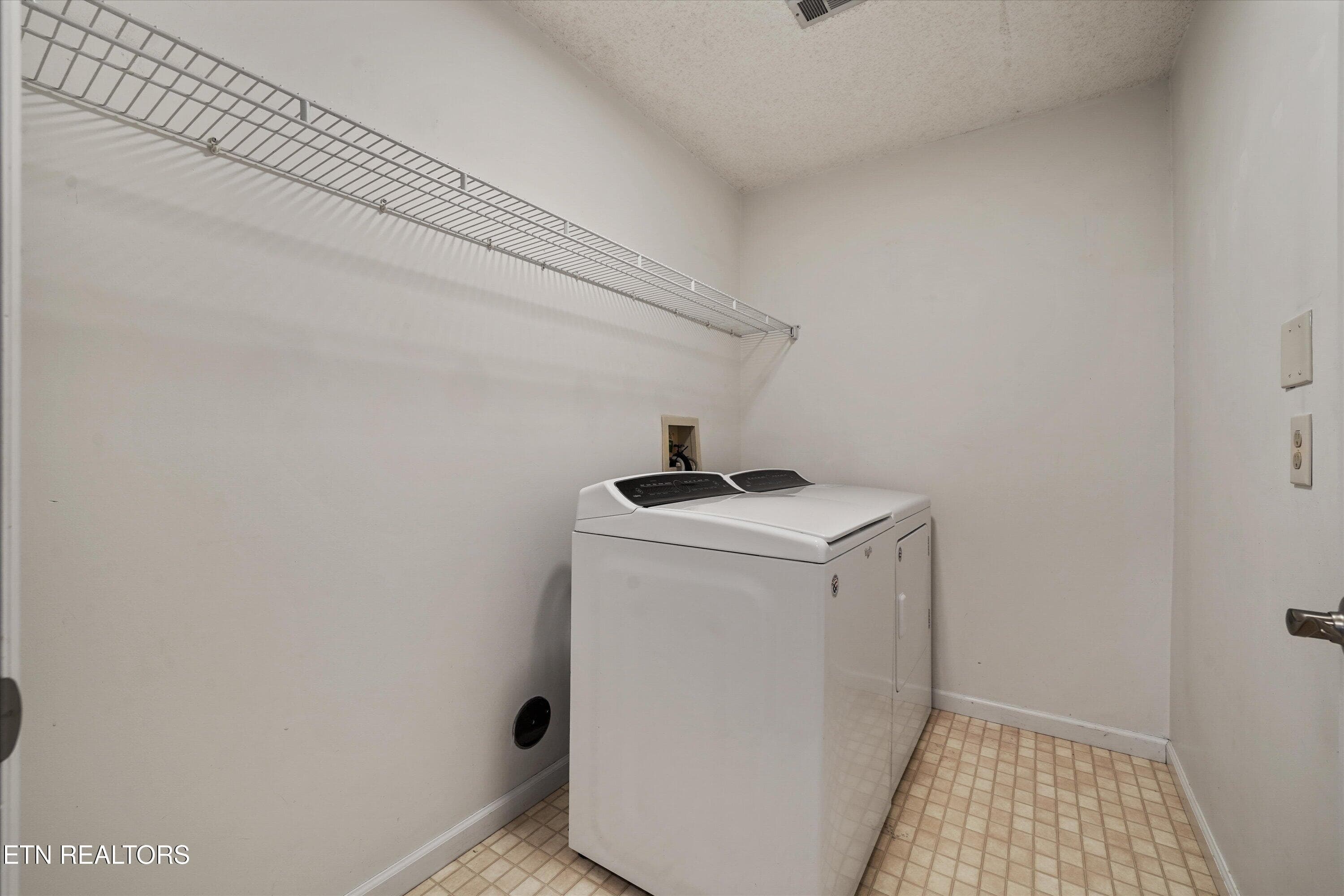 laundry - 5032 Griffins Gate Lane, Knoxville, TN 37912, Knoxville