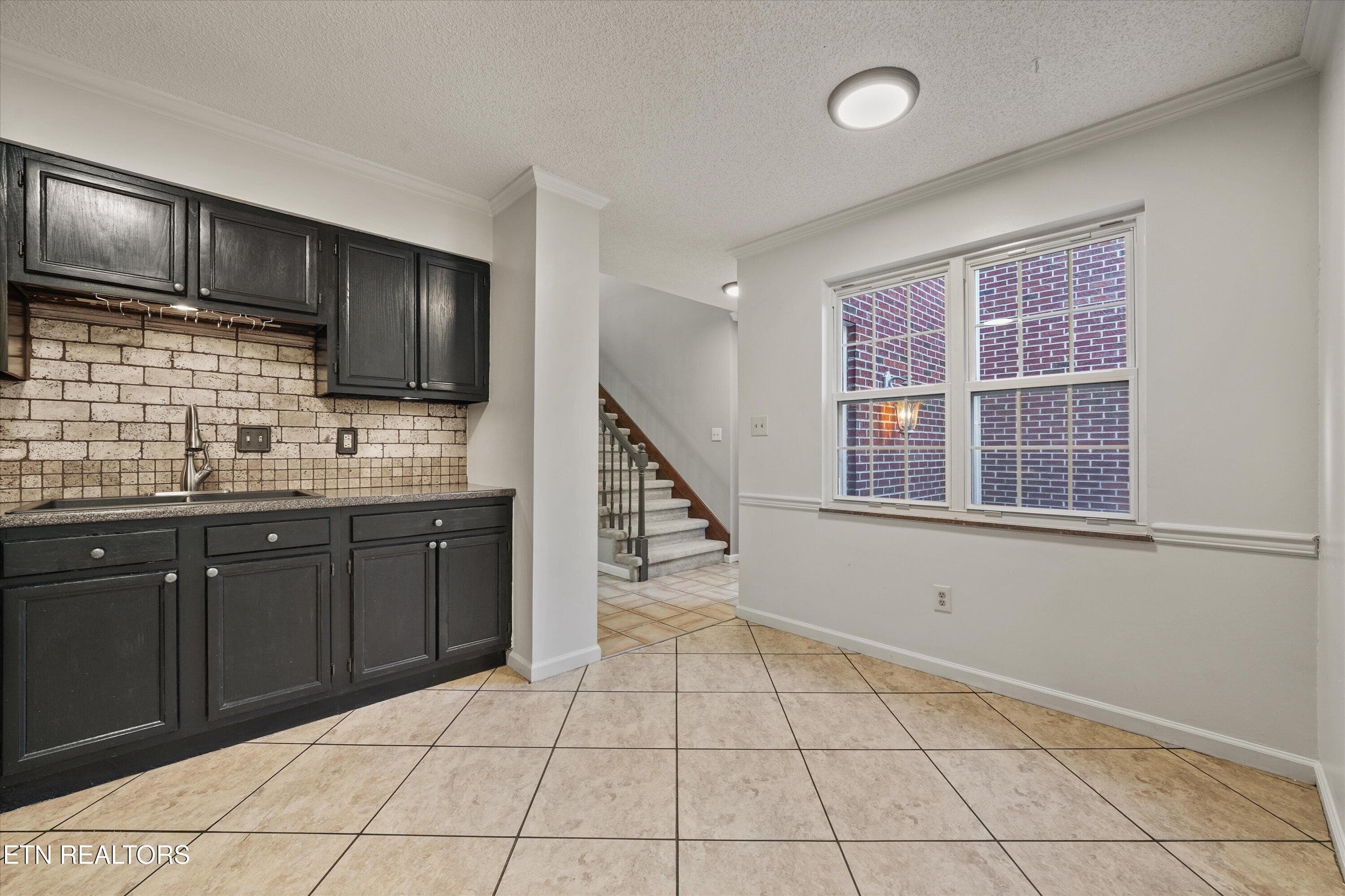 eat in breakfast area - 5032 Griffins Gate Lane, Knoxville, TN 37912, Knoxville