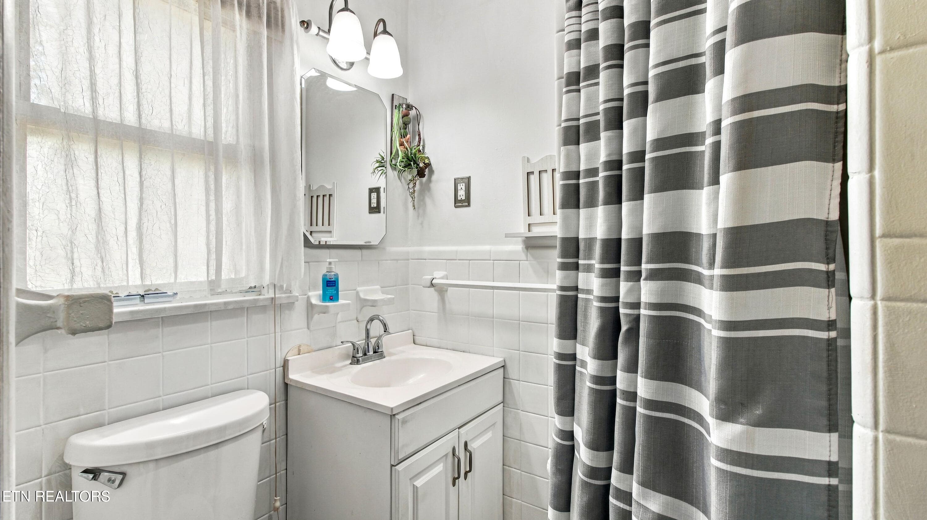 wedgewoodEnsuite_22 - 1004 Wedgewood Drive, Knoxville, TN 37914, Knoxville