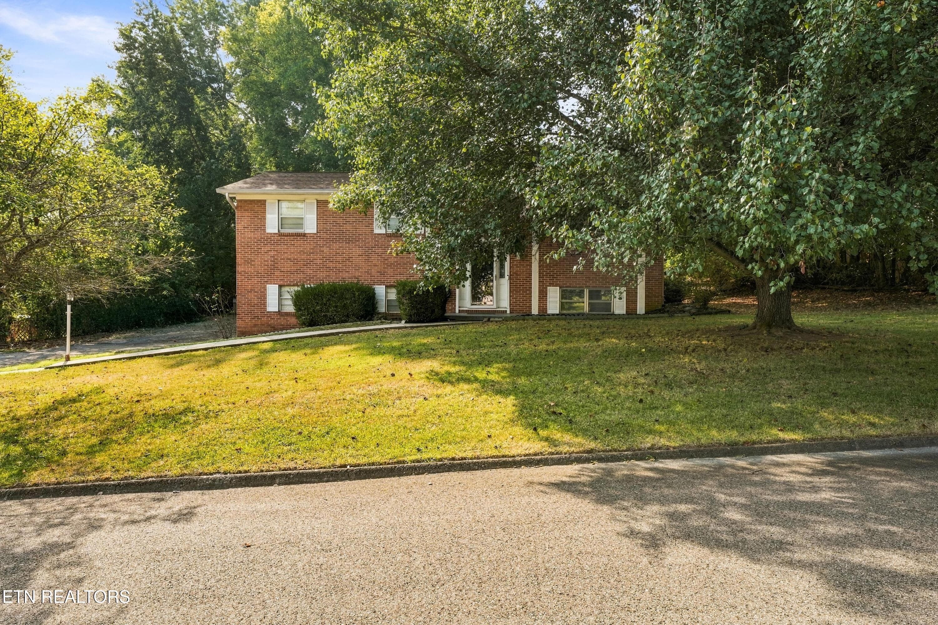 3500 S Fountaincrest Drive, Knoxville, TN 37918