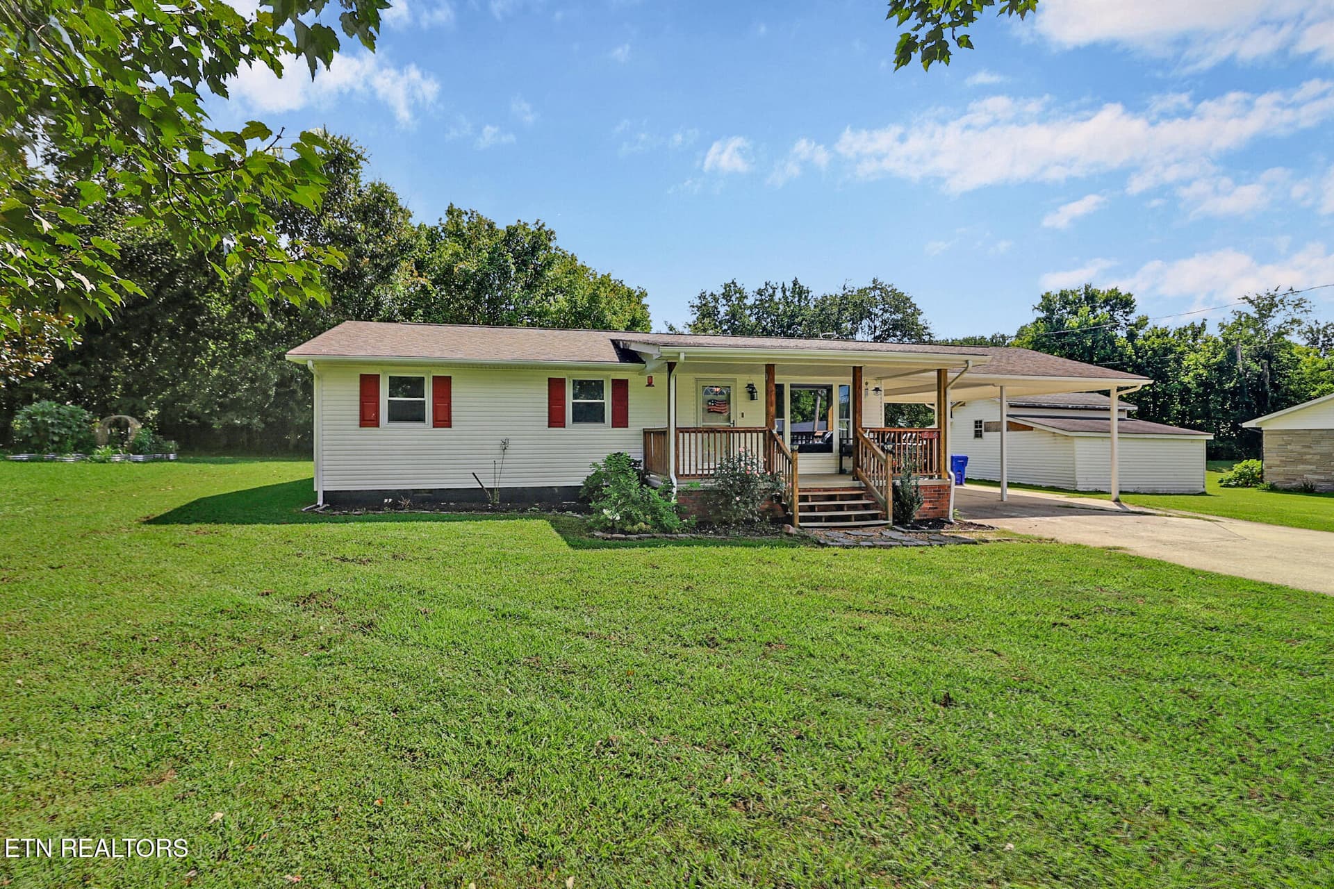 514 Evergreen St, Harriman, TN 37748