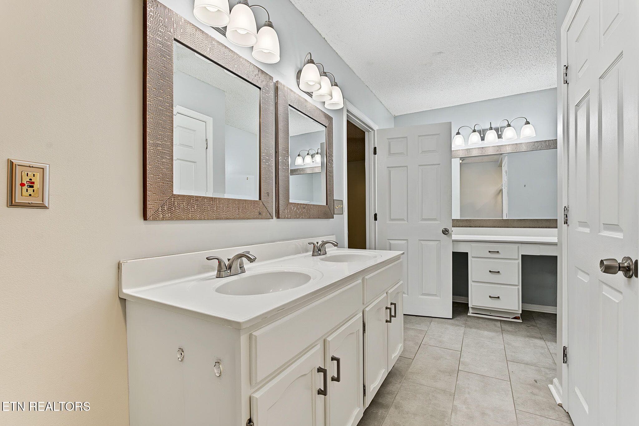 40-web-or-mls-1020-cox-trail-pl - 1020 Cox Trail Place, Kingsport, TN 37660, Kingsport