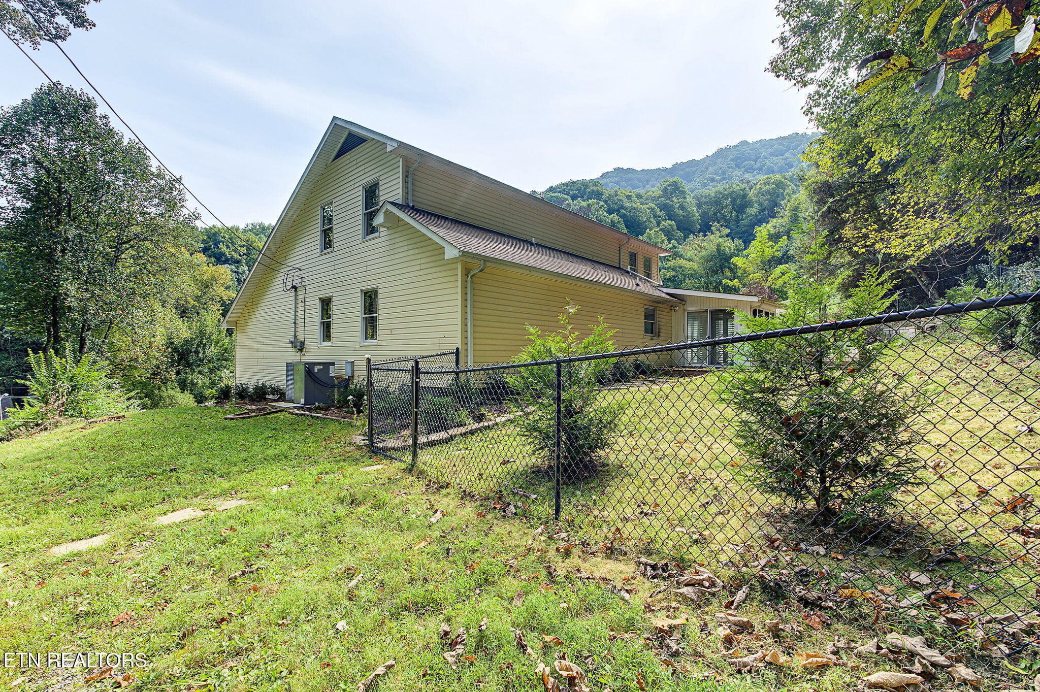 13-web-or-mls-1020-cox-trail-pl - 1020 Cox Trail Place, Kingsport, TN 37660, Kingsport