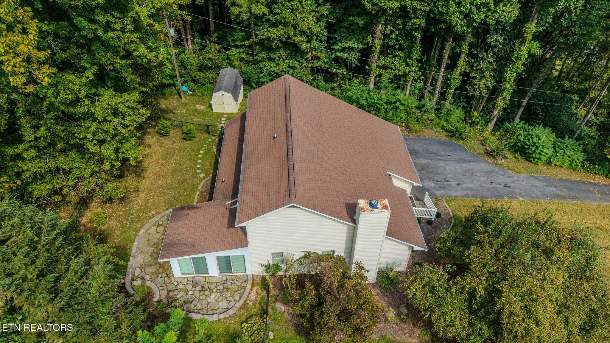 21-web-or-mls-1020-cox-trail-pl - 1020 Cox Trail Place, Kingsport, TN 37660, Kingsport