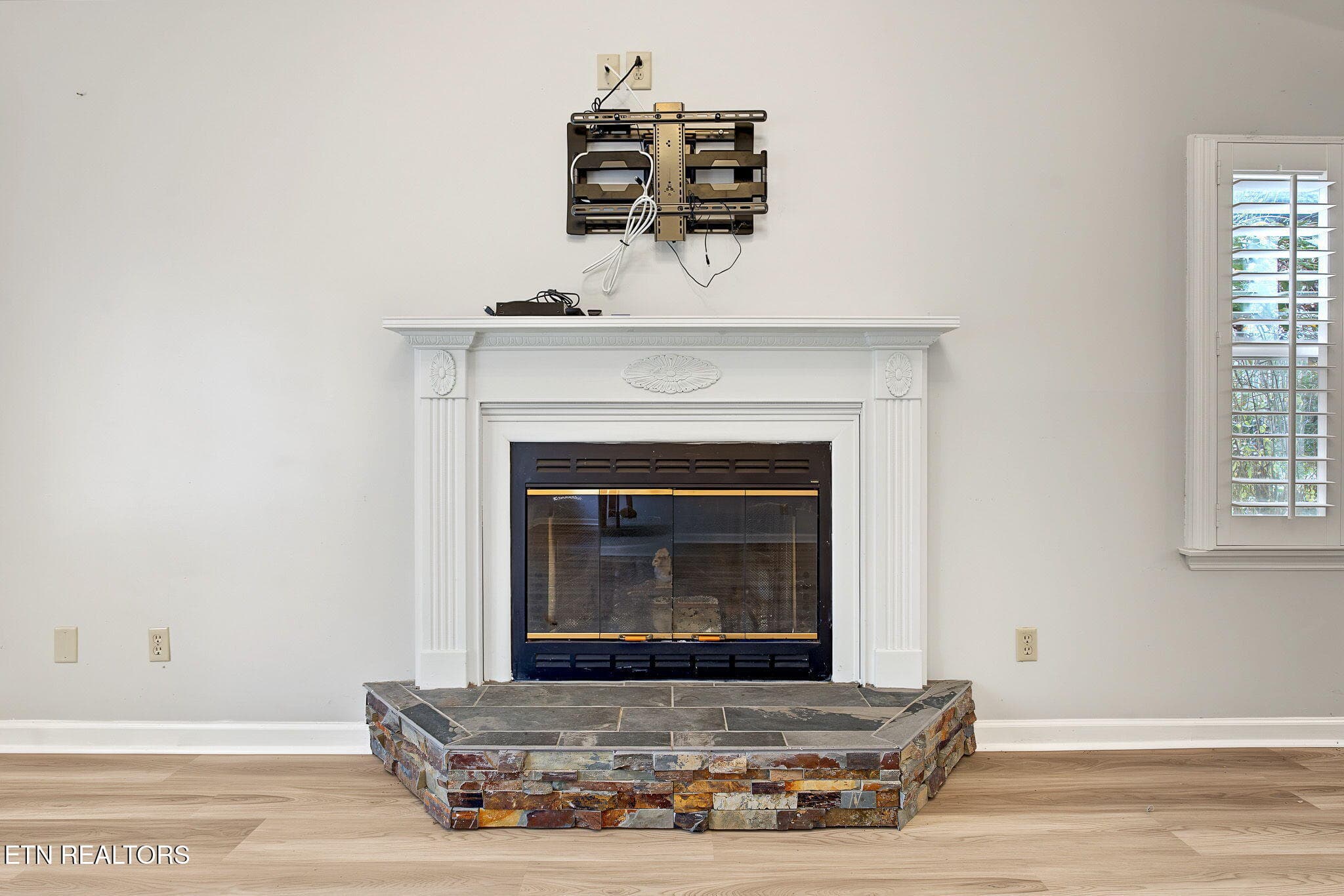24-web-or-mls-1020-cox-trail-pl - 1020 Cox Trail Place, Kingsport, TN 37660, Kingsport