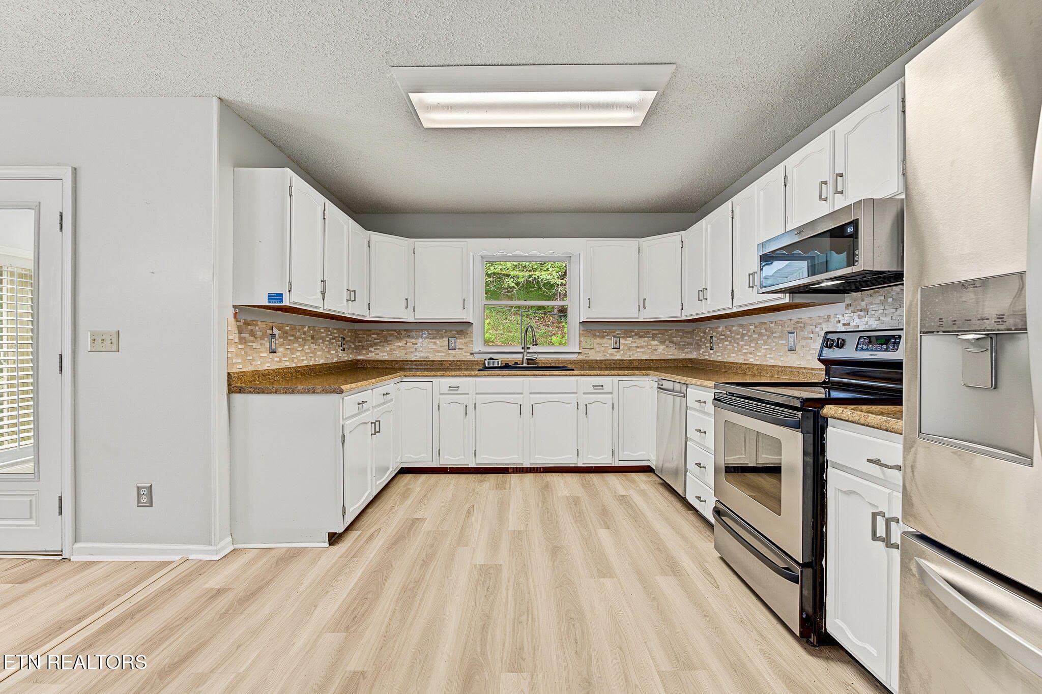30-web-or-mls-1020-cox-trail-pl - 1020 Cox Trail Place, Kingsport, TN 37660, Kingsport