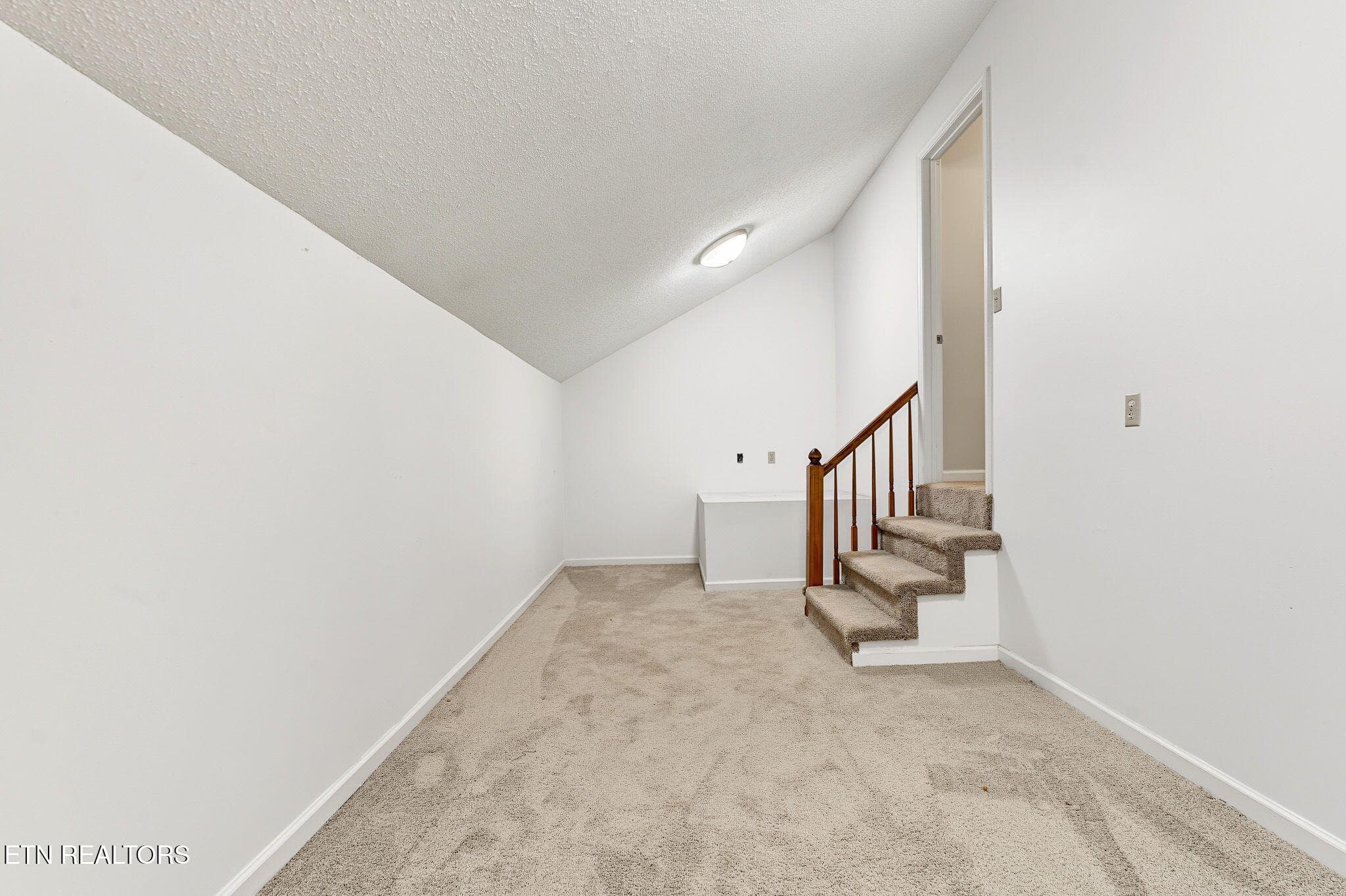 7-web-or-mls-1020-cox-trail-pl - 1020 Cox Trail Place, Kingsport, TN 37660, Kingsport