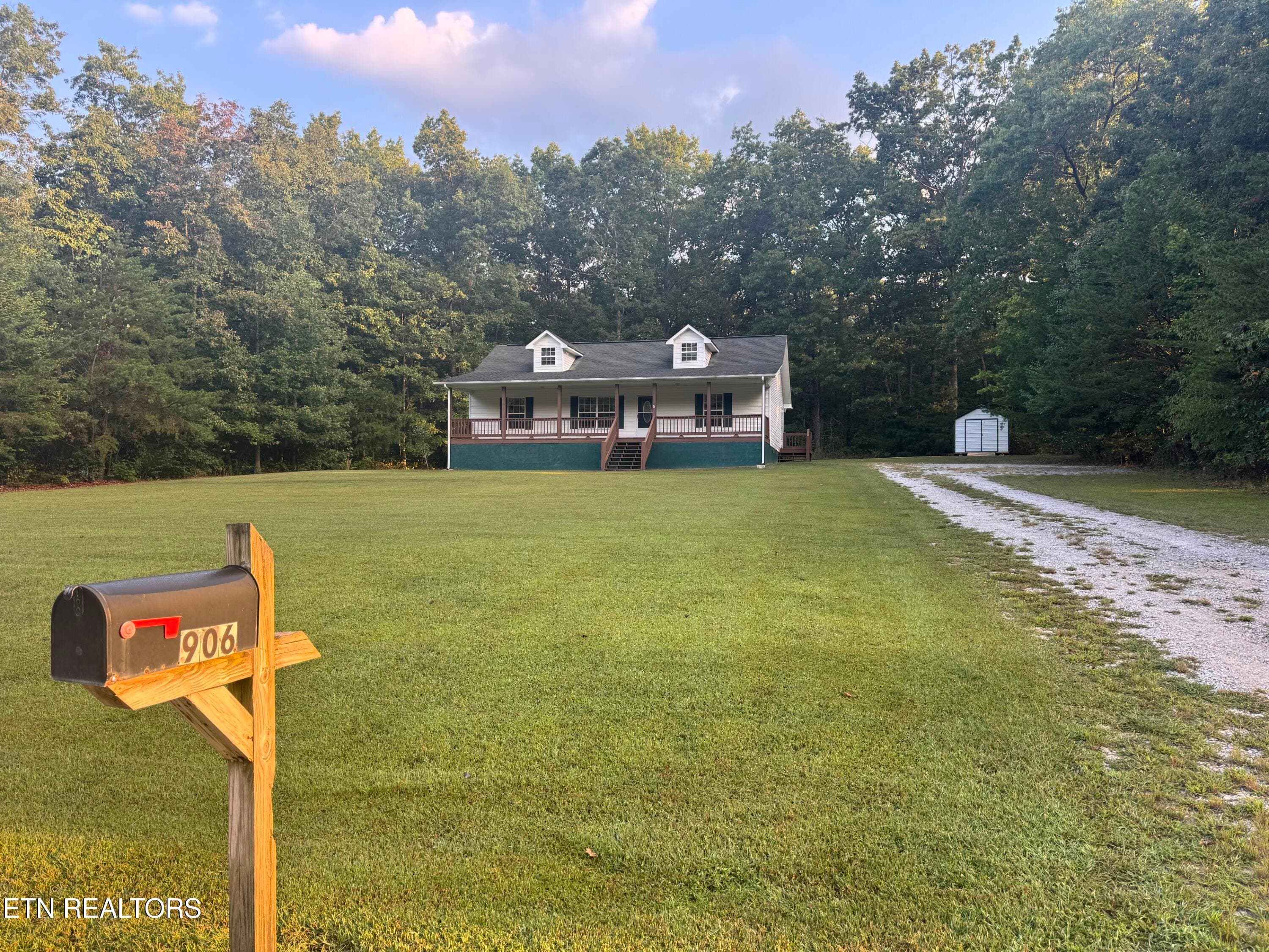 906 Buffalo Tr, Clarkrange, TN 38553