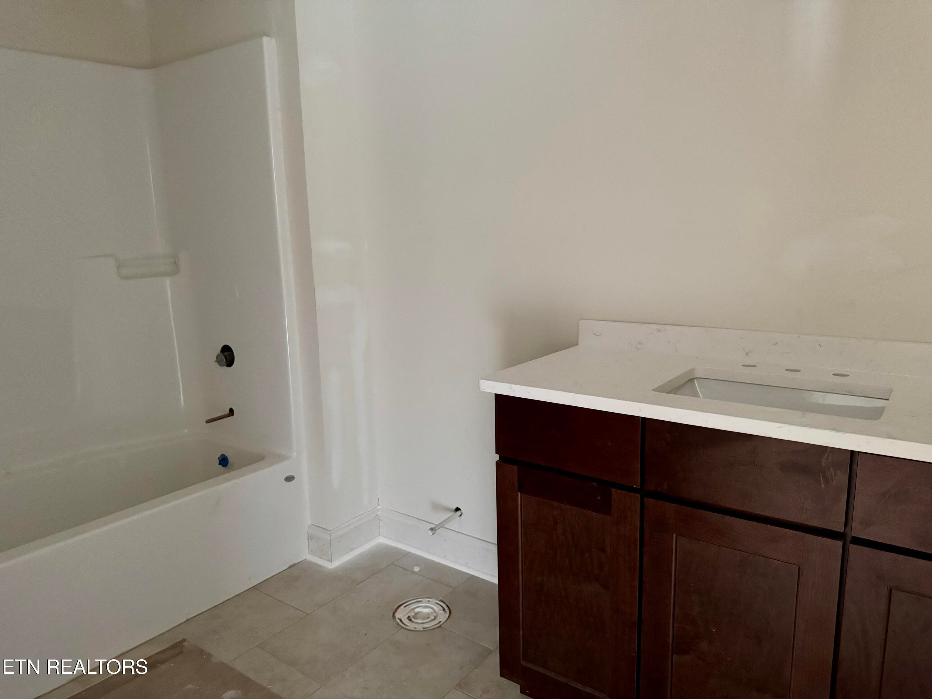 Hall Bathroom - 8861 Dancing Bear Lane, Knoxville, TN 37923, Knoxville
