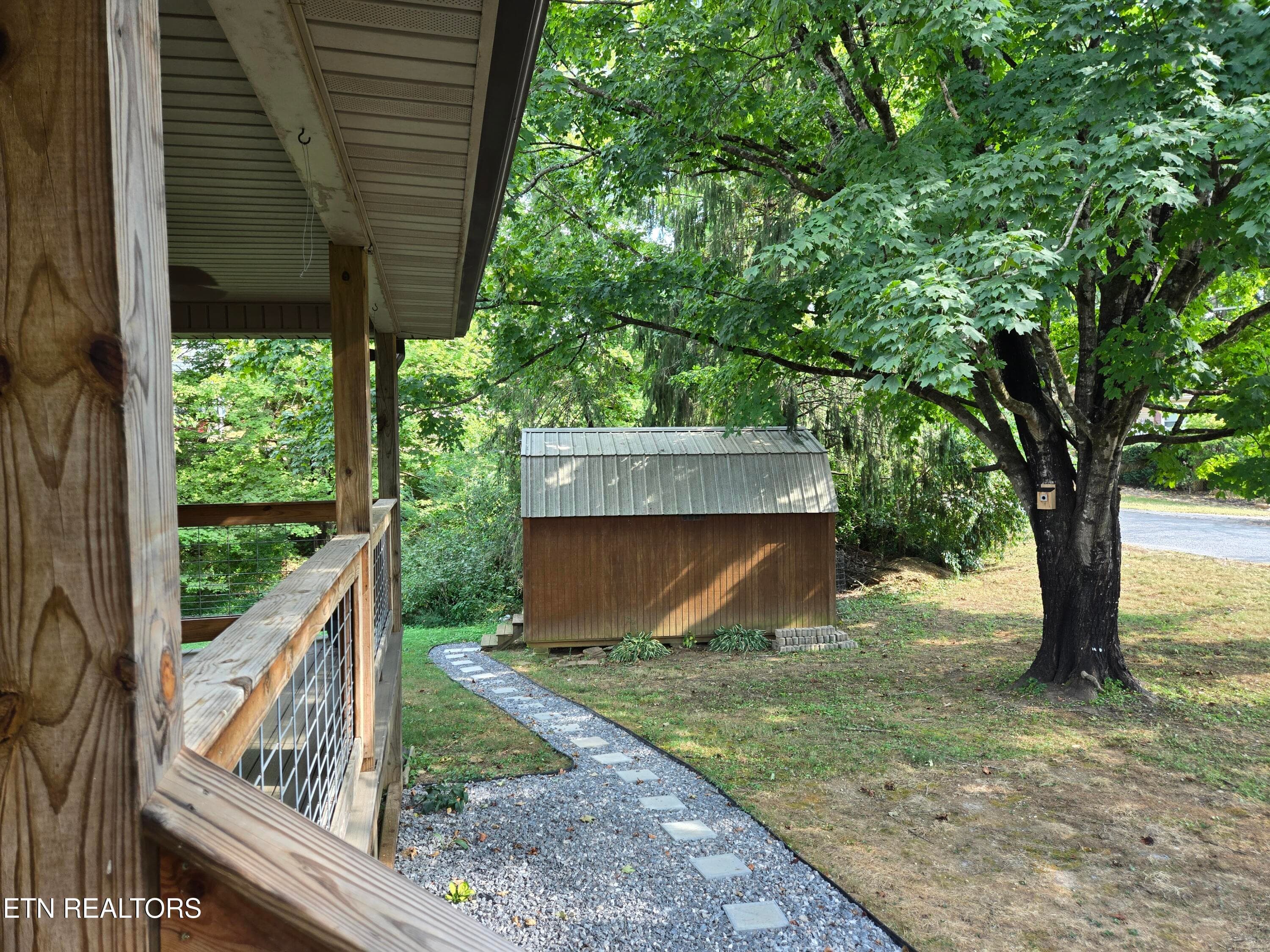 Side Yard w Shed - 7524 Inverrary Circle, Knoxville, TN 37918