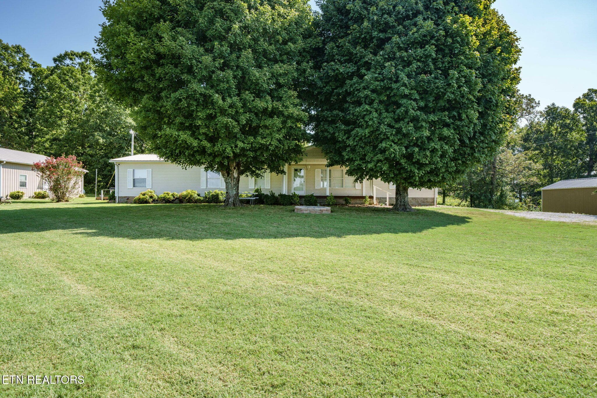 5059 Old Ky Rd, Byrdstown, TN 38549