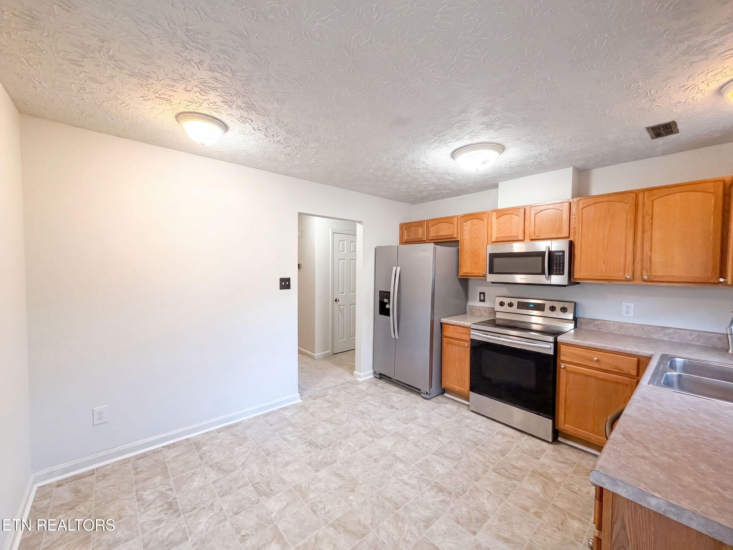listing_7 - 7111 Pinecroft Lane, Knoxville, TN 37914, Knoxville