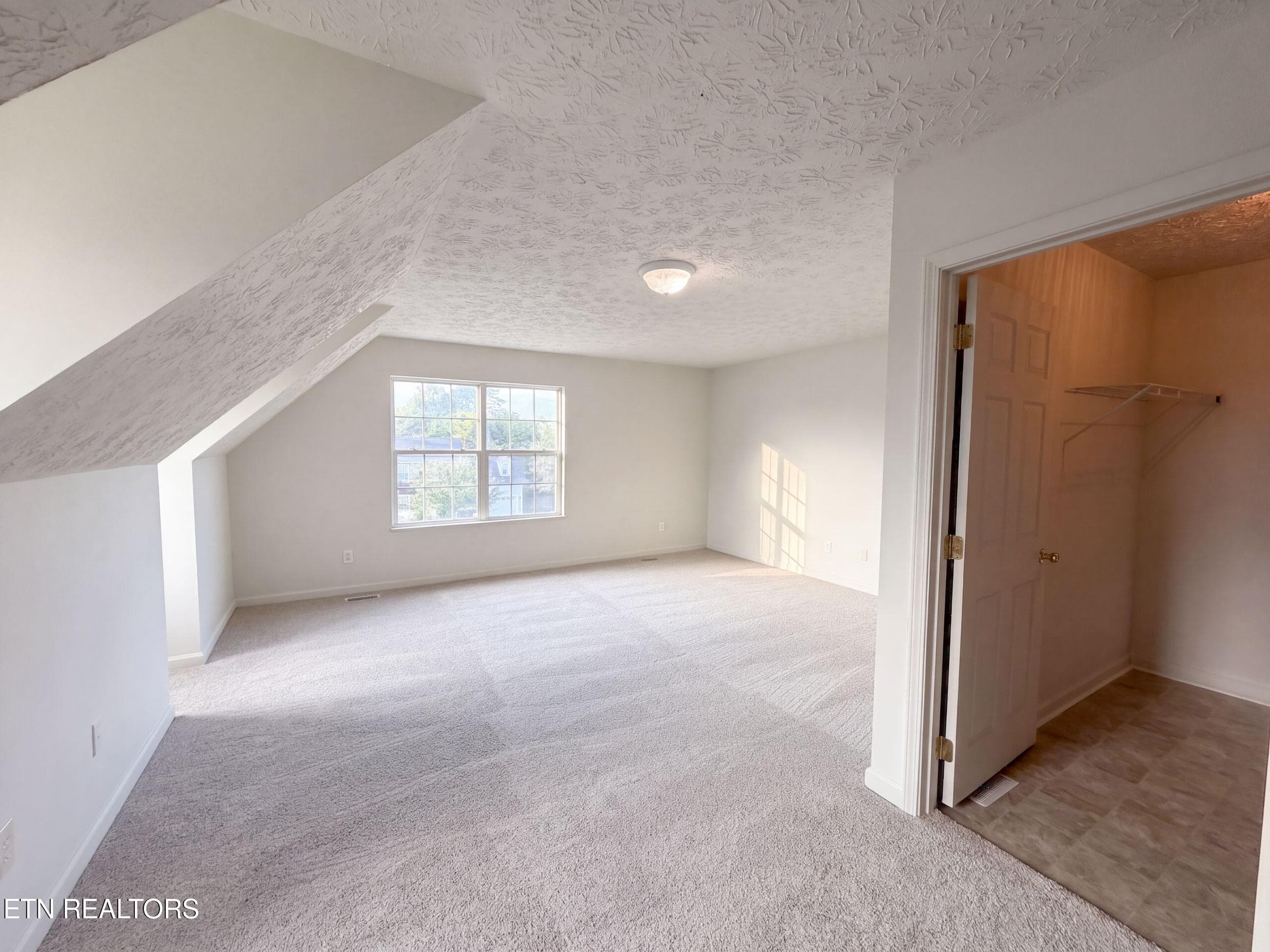listing_17 - 7111 Pinecroft Lane, Knoxville, TN 37914, Knoxville