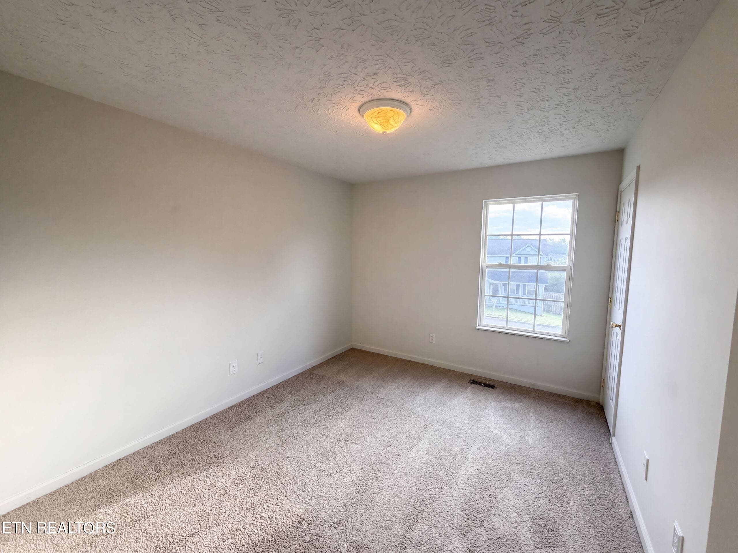 listing_19 - 7111 Pinecroft Lane, Knoxville, TN 37914, Knoxville