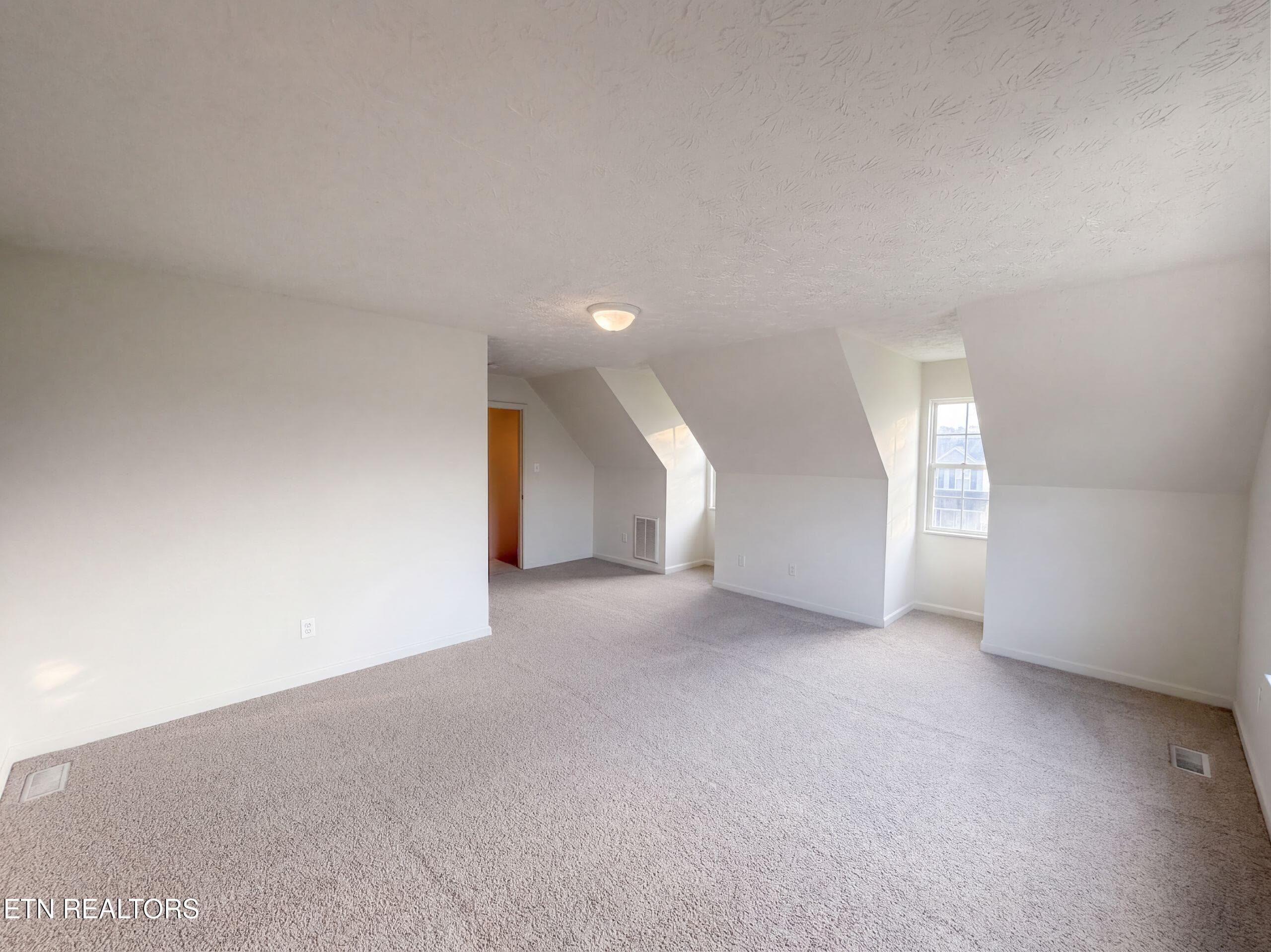 listing_25 - 7111 Pinecroft Lane, Knoxville, TN 37914, Knoxville