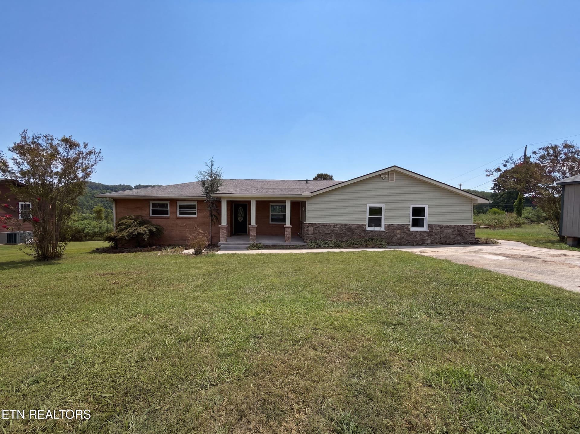 302 Sunset Lane, Harriman, TN 37748