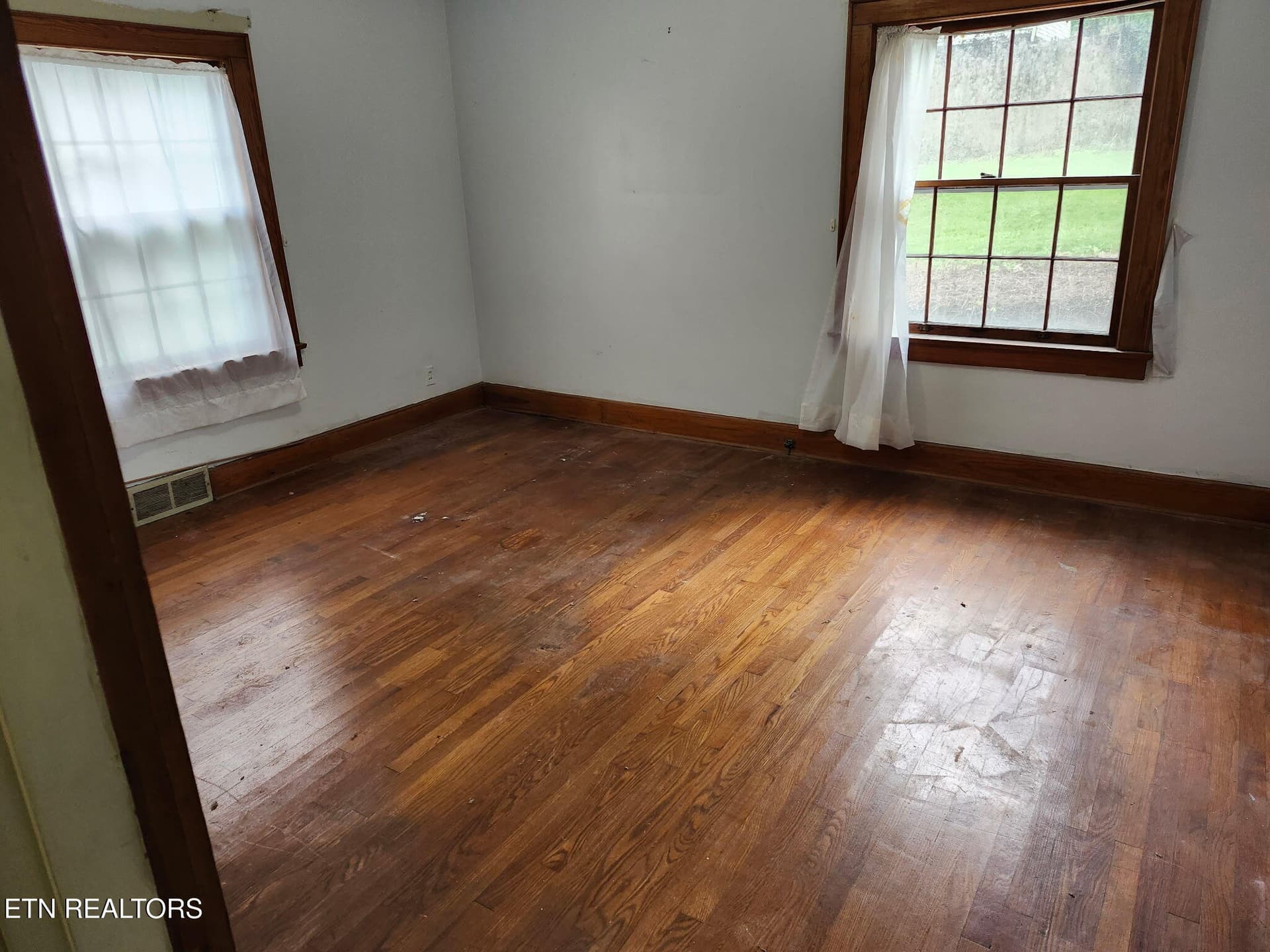 20260922_110944 - 117 Roane St, Oliver Springs, TN 37840