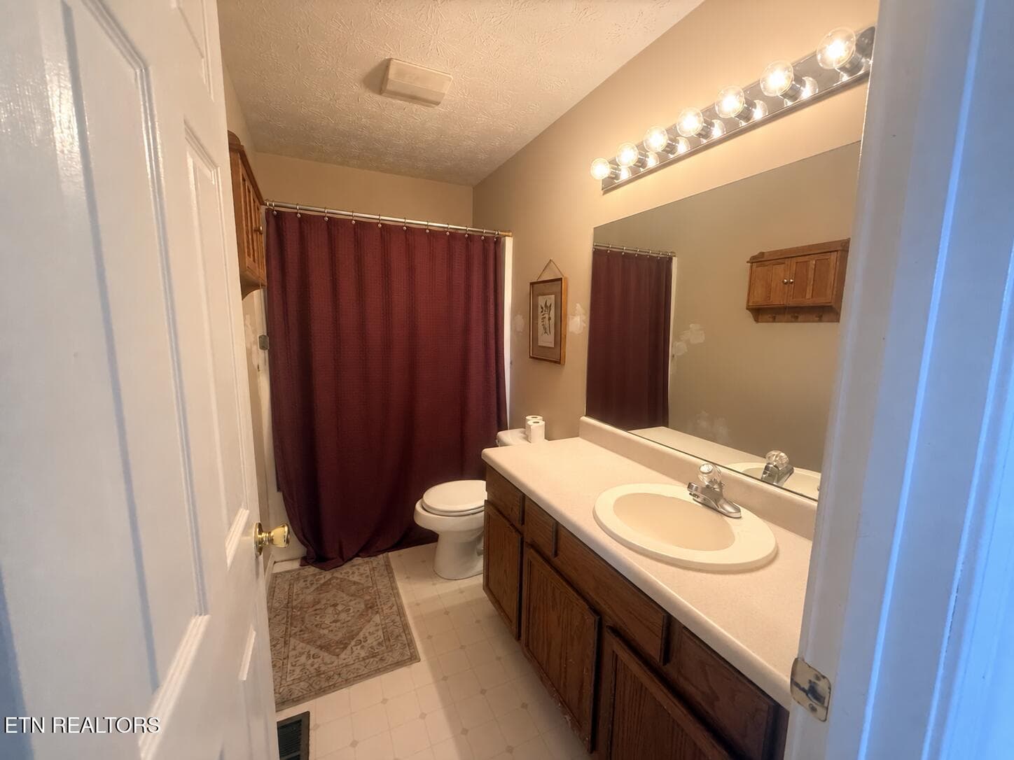 Upstairs Bathroom - 7518 Kilbridge Drive, Knoxville, TN 37924, Knoxville
