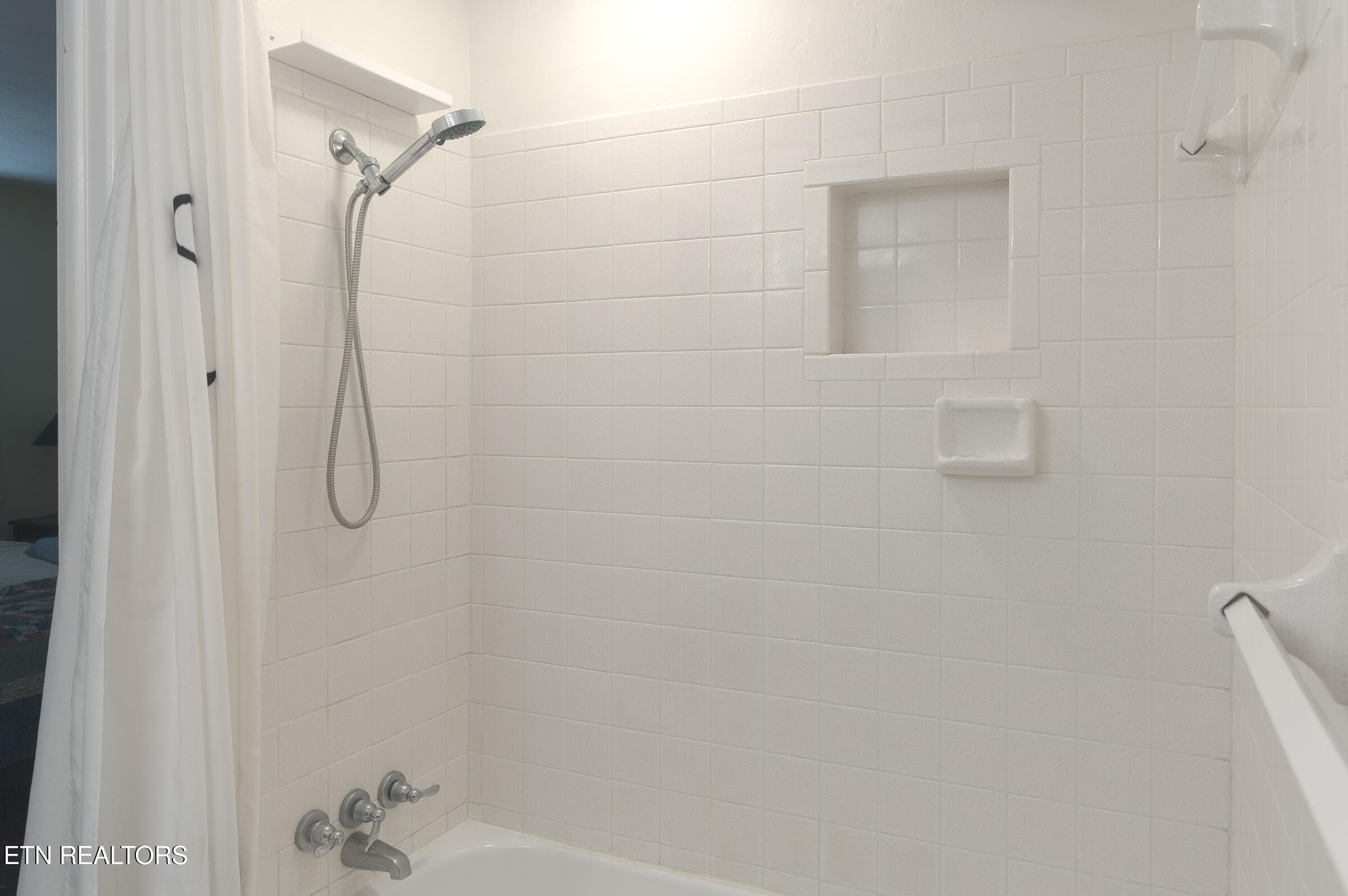 PrimaryBathroom2 - 1016 Oglewood Ave, Knoxville, TN 37917, Knoxville