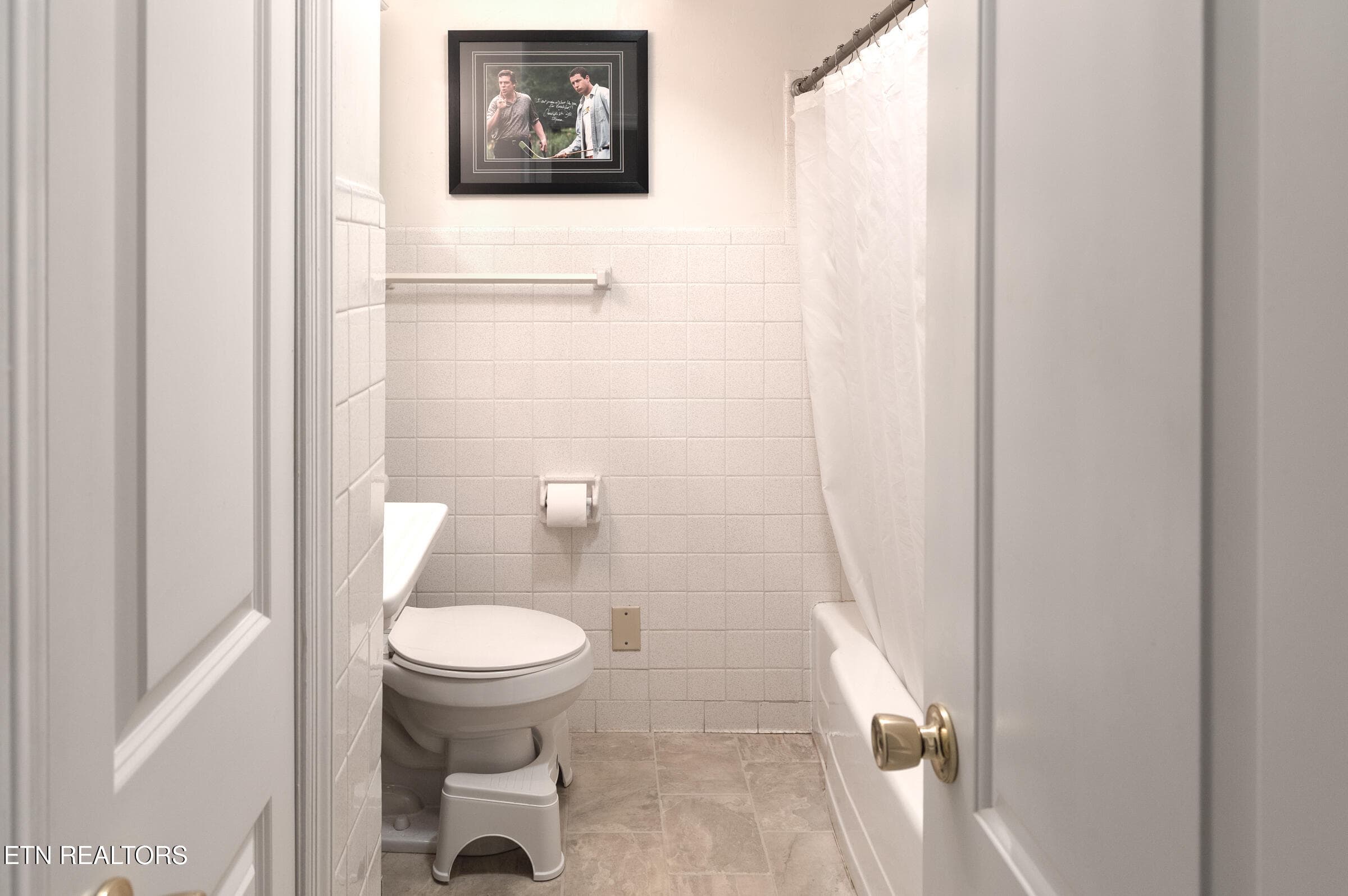 GuestBathroom1 - 1016 Oglewood Ave, Knoxville, TN 37917, Knoxville