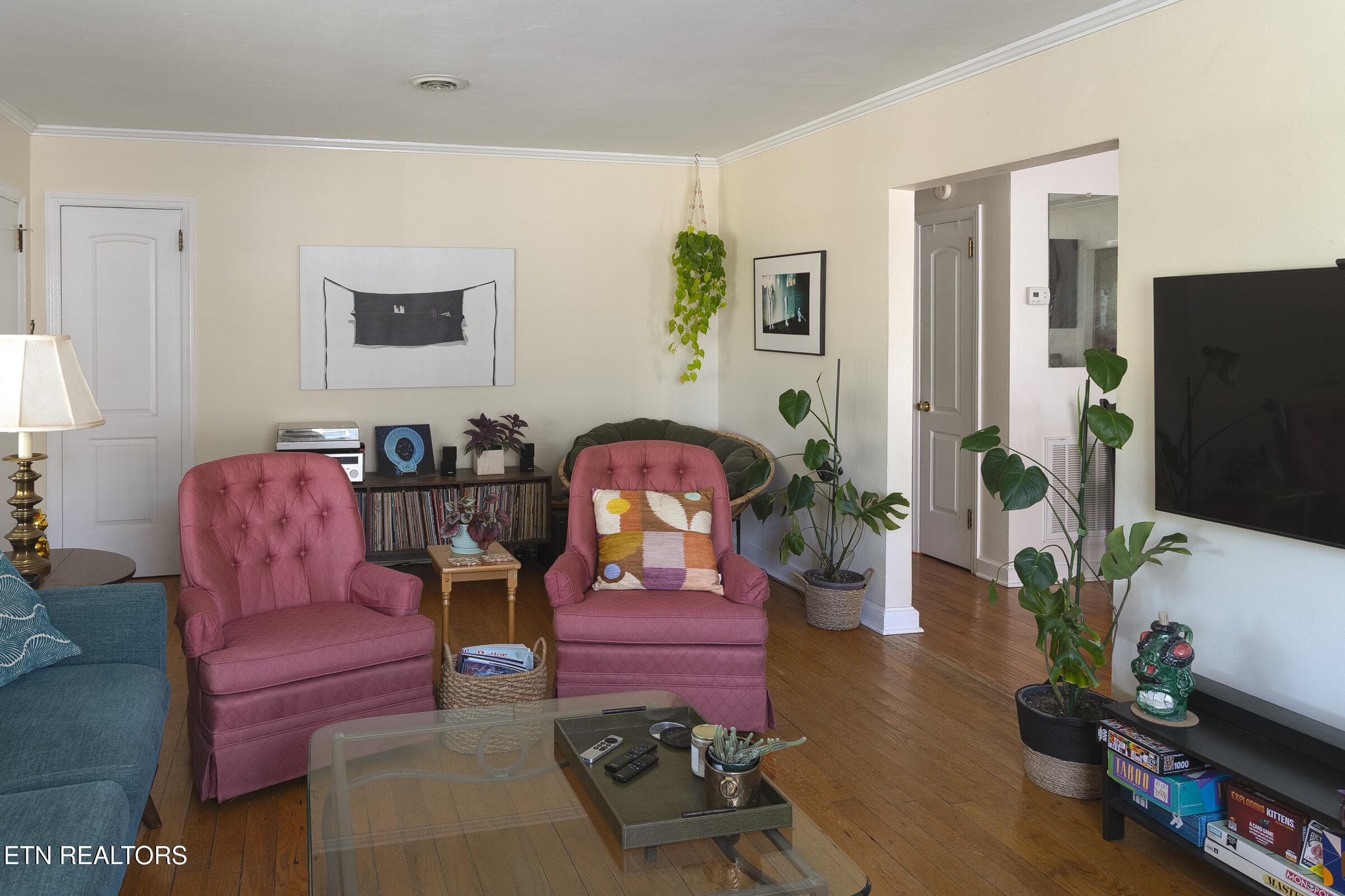 LivingRoom2 - 1016 Oglewood Ave, Knoxville, TN 37917, Knoxville