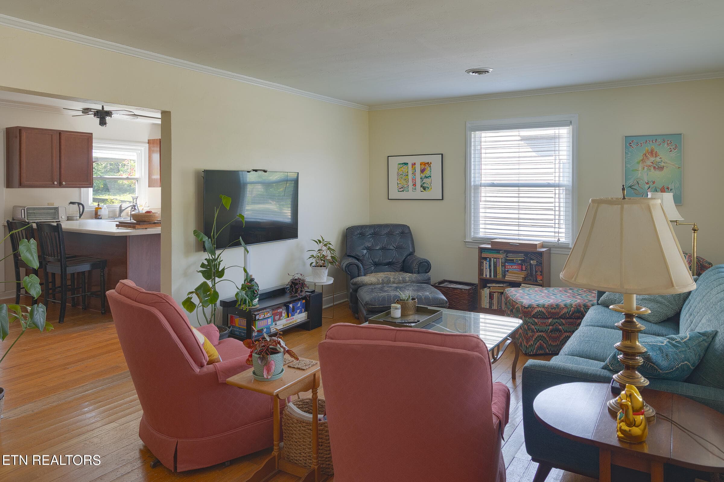 LivingRoom1 - 1016 Oglewood Ave, Knoxville, TN 37917, Knoxville