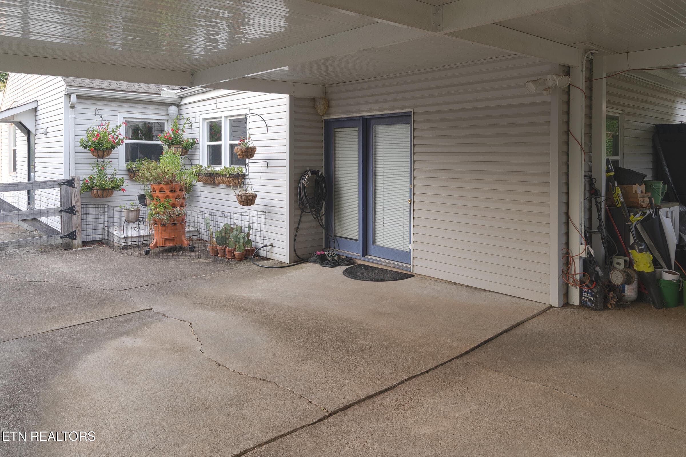 Driveway4 - 1016 Oglewood Ave, Knoxville, TN 37917, Knoxville