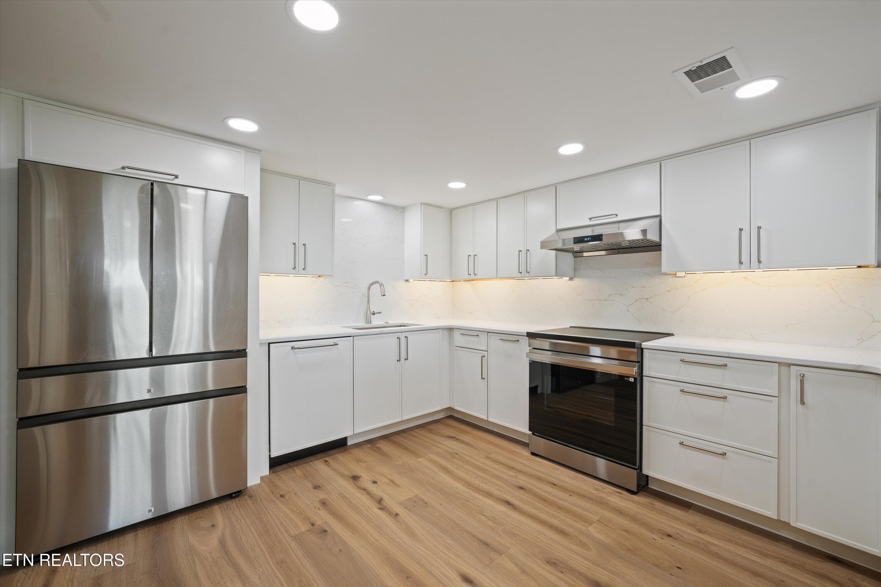 Kithcne - 1903 Cherokee Bluff Drive, Knoxville, TN 37920, Knoxville