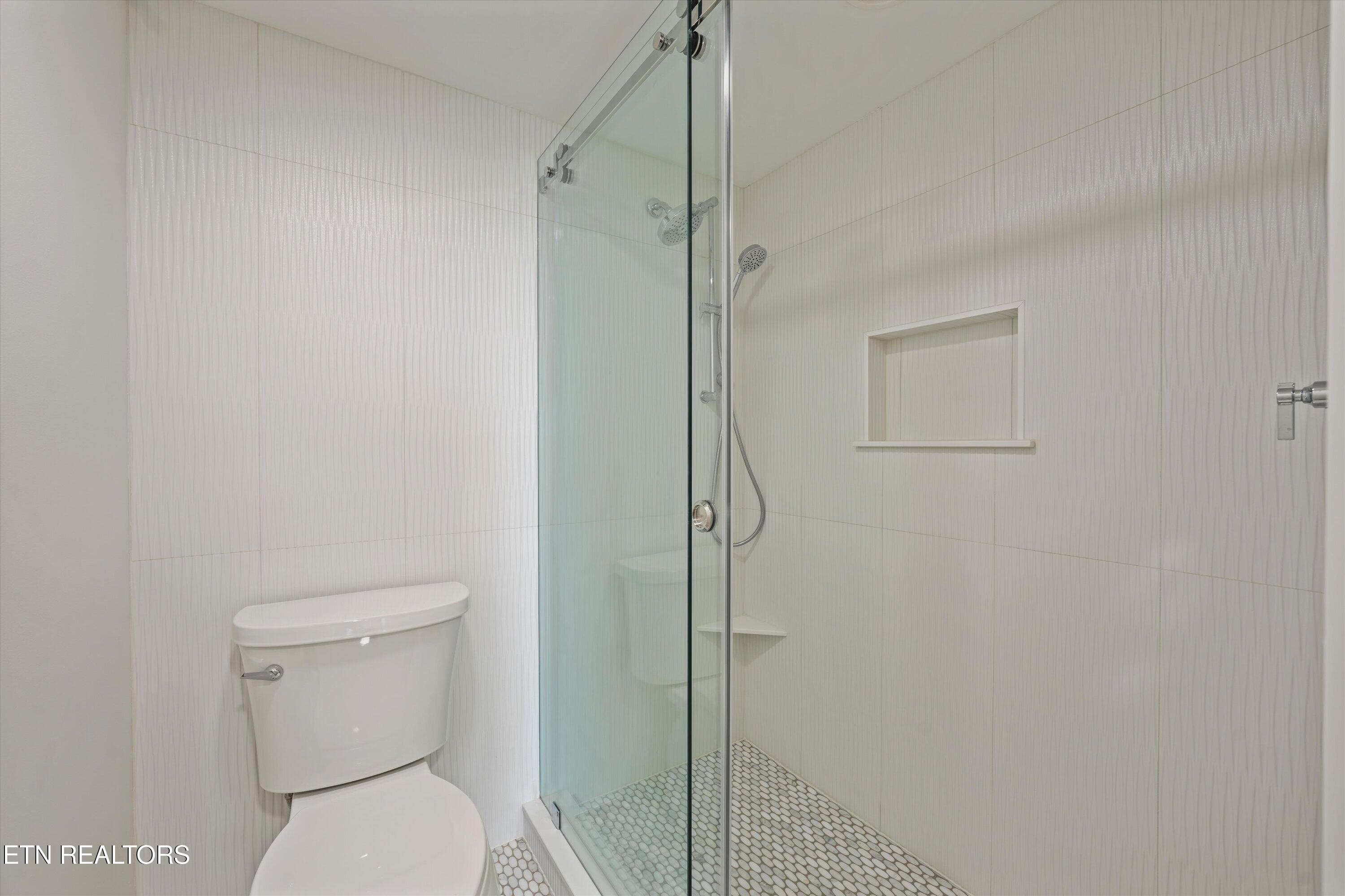 Primary Bath - 1903 Cherokee Bluff Drive, Knoxville, TN 37920, Knoxville